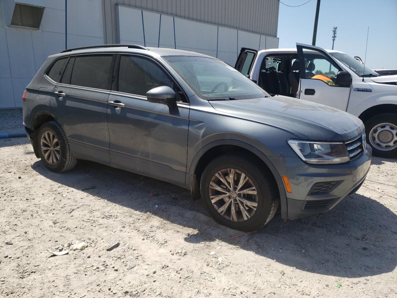 Photo 3 VIN: 3VV1B7AX1JM120943 - VOLKSWAGEN TIGUAN 