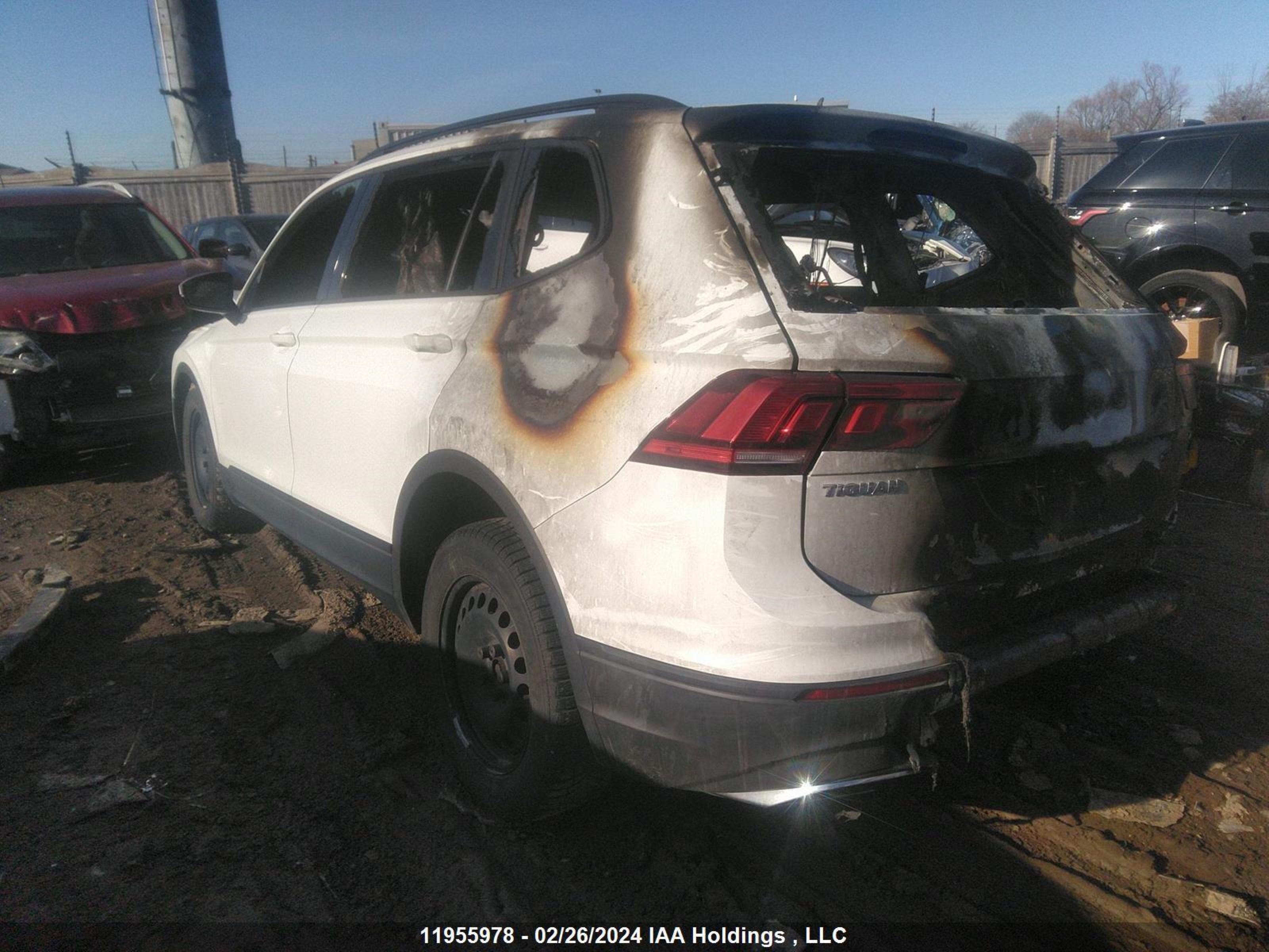 Photo 2 VIN: 3VV1B7AX5JM214579 - VOLKSWAGEN TIGUAN 