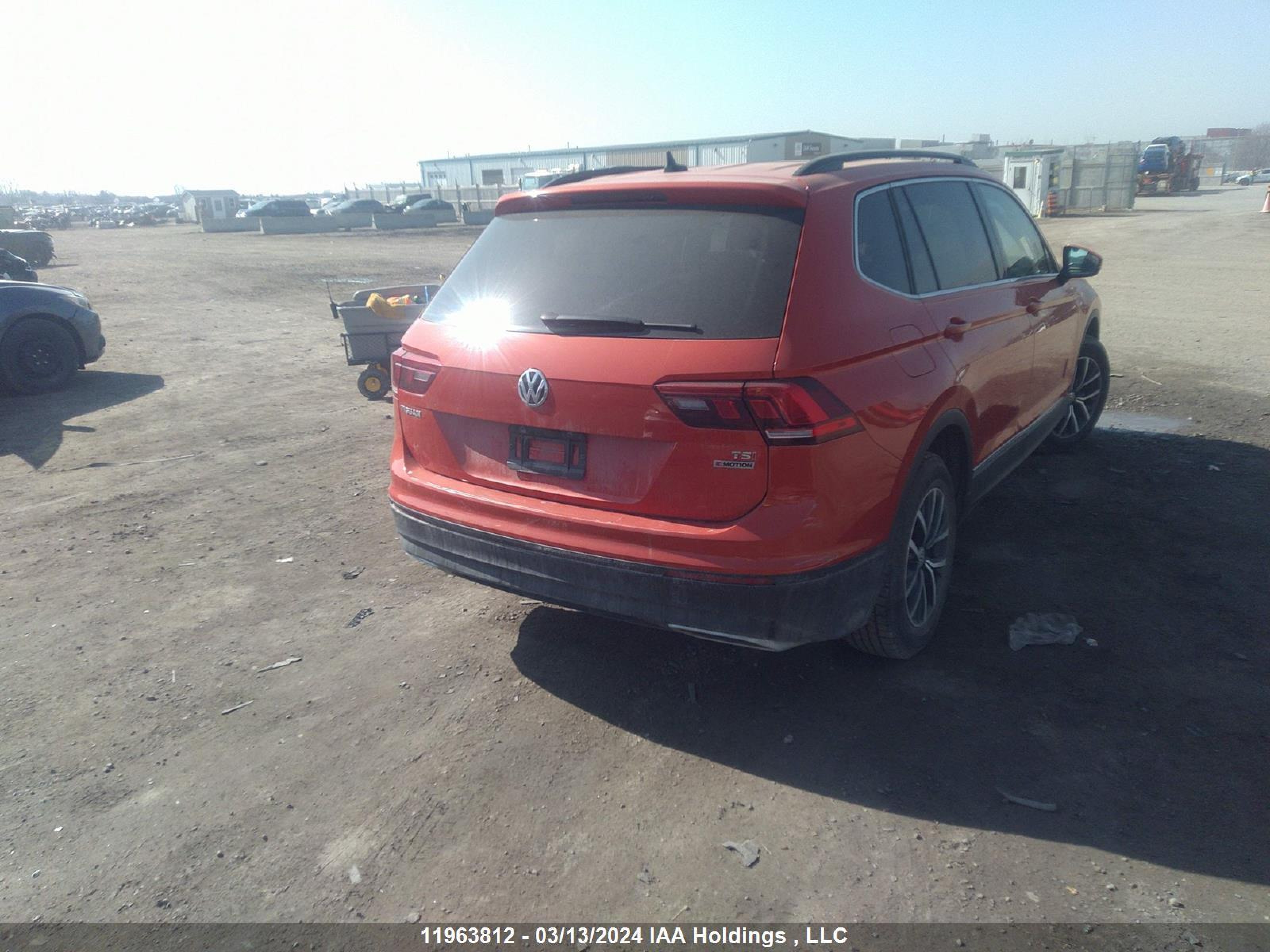 Photo 3 VIN: 3VV2B7AX2JM074608 - VOLKSWAGEN TIGUAN 