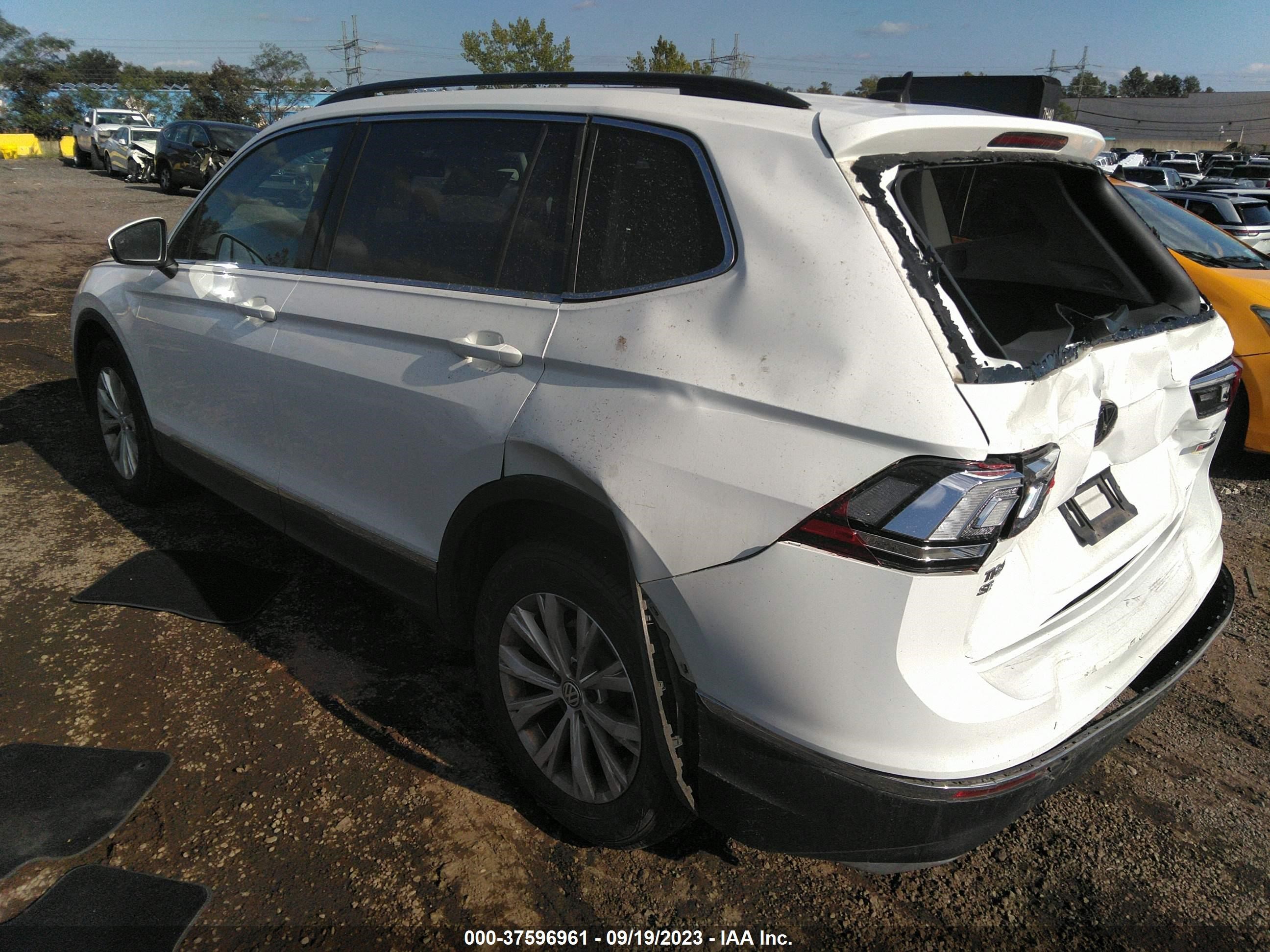 Photo 2 VIN: 3VV2B7AX7JM060767 - VOLKSWAGEN TIGUAN 