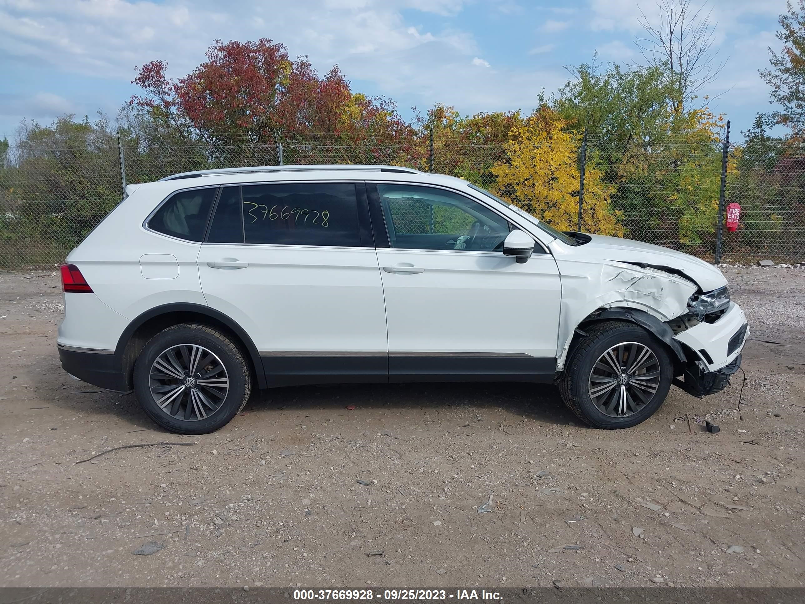 Photo 12 VIN: 3VV2B7AX8JM036185 - VOLKSWAGEN TIGUAN 