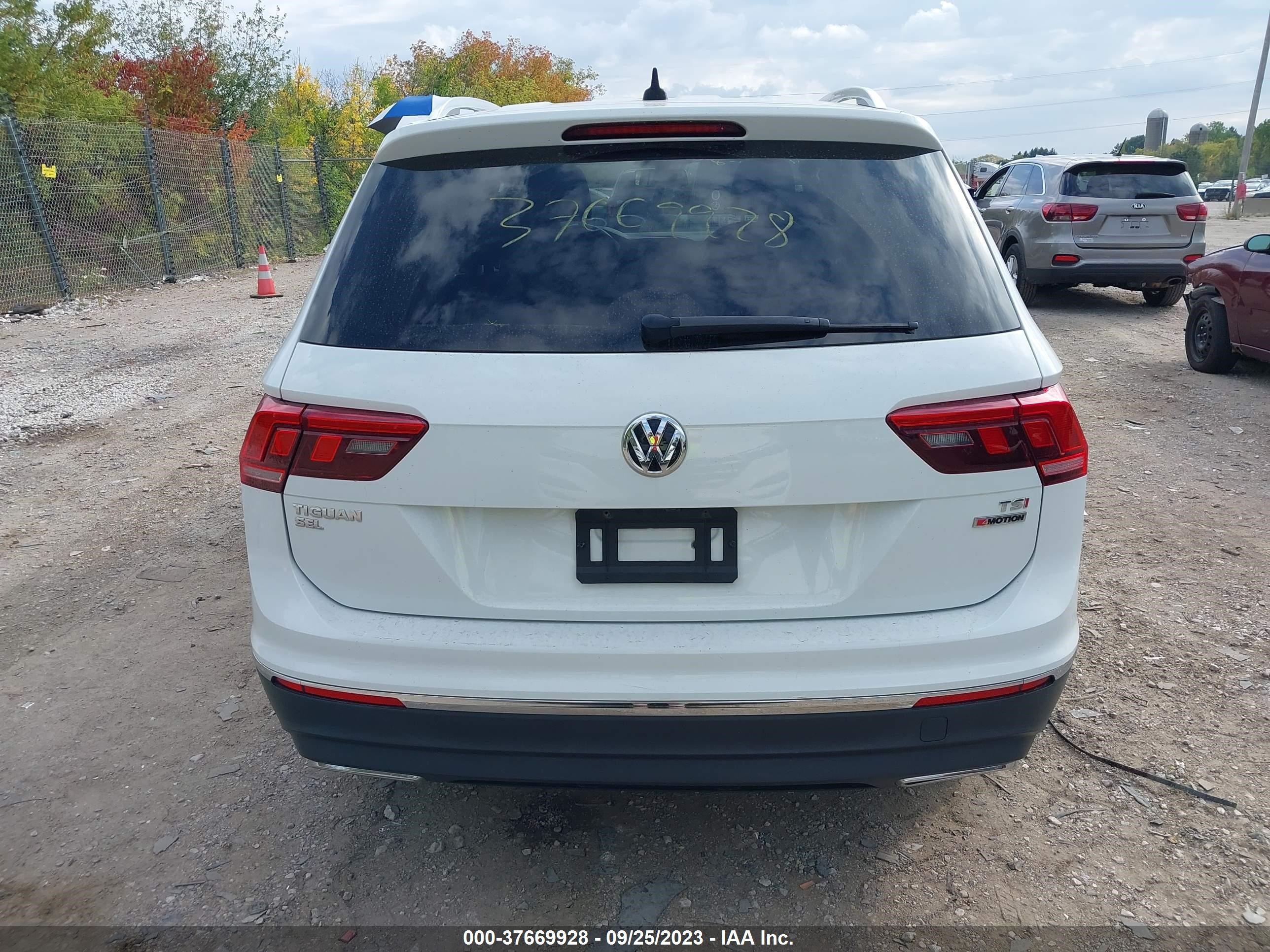 Photo 15 VIN: 3VV2B7AX8JM036185 - VOLKSWAGEN TIGUAN 