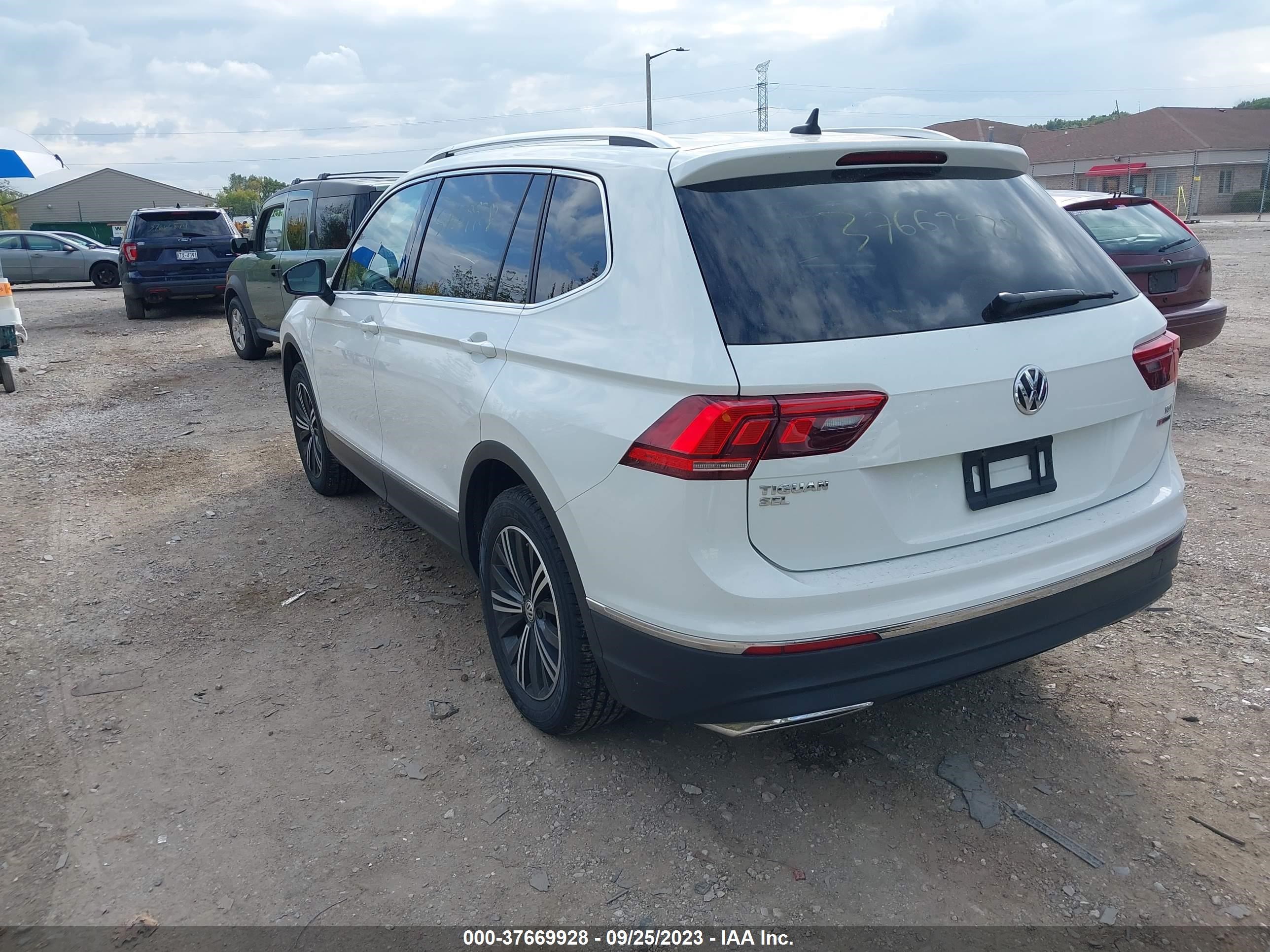 Photo 2 VIN: 3VV2B7AX8JM036185 - VOLKSWAGEN TIGUAN 