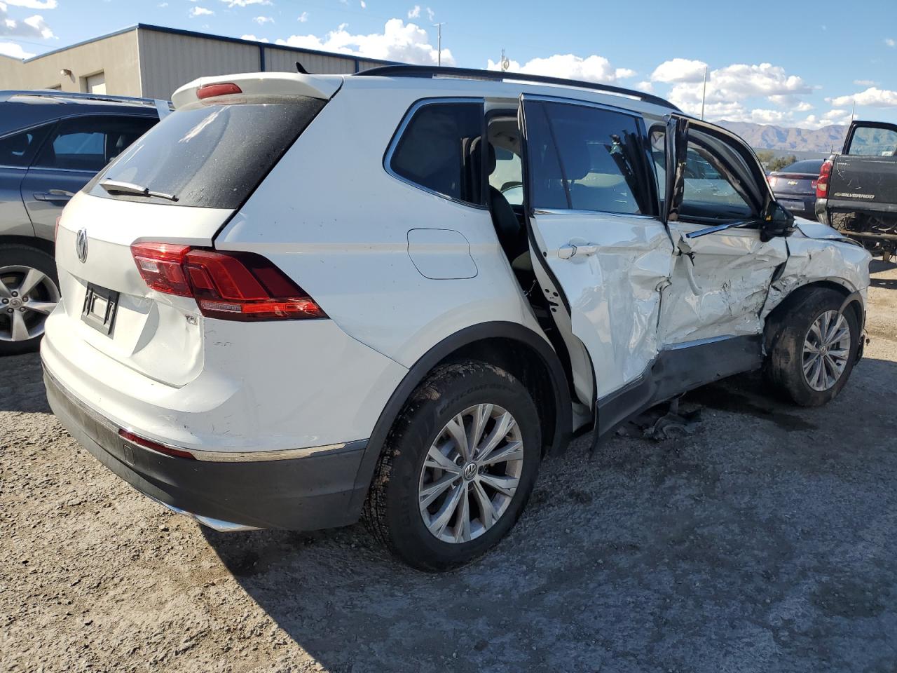 Photo 2 VIN: 3VV3B7AX0JM002679 - VOLKSWAGEN TIGUAN 