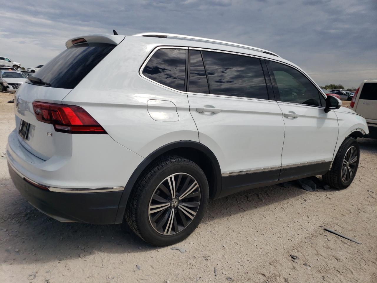 Photo 2 VIN: 3VV3B7AX1JM149979 - VOLKSWAGEN TIGUAN 