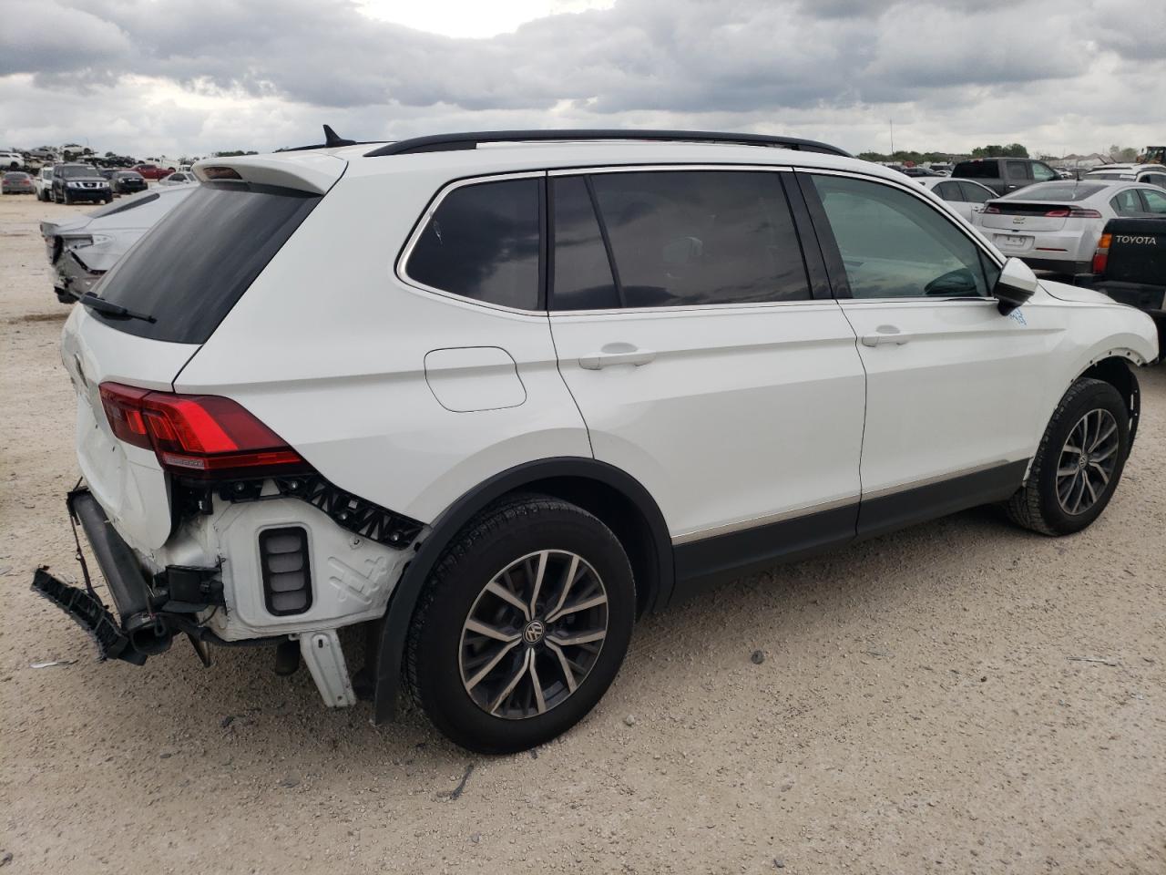 Photo 2 VIN: 3VV3B7AX3LM041169 - VOLKSWAGEN TIGUAN SE 