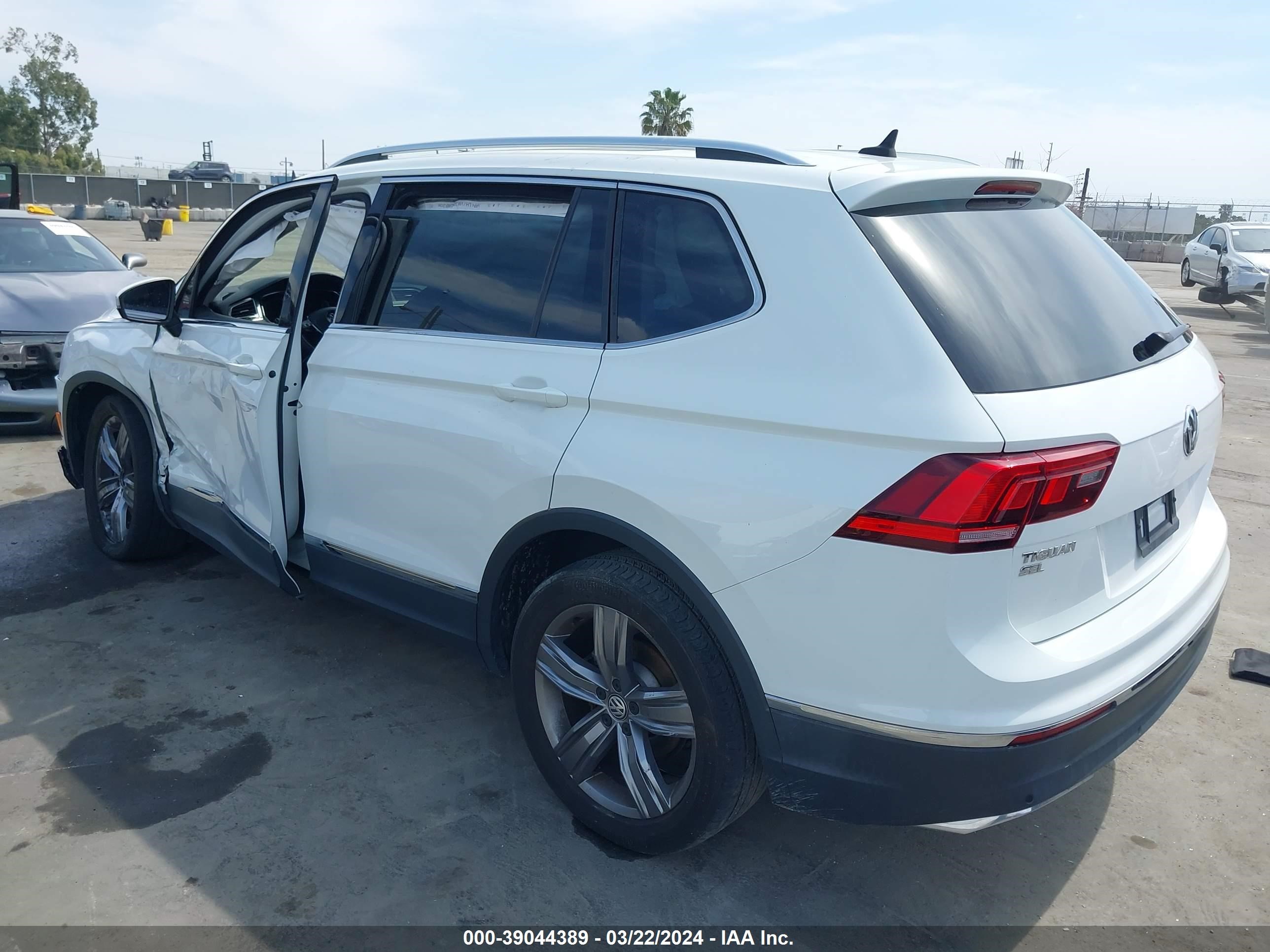 Photo 3 VIN: 3VV3B7AX3LM141000 - VOLKSWAGEN TIGUAN 