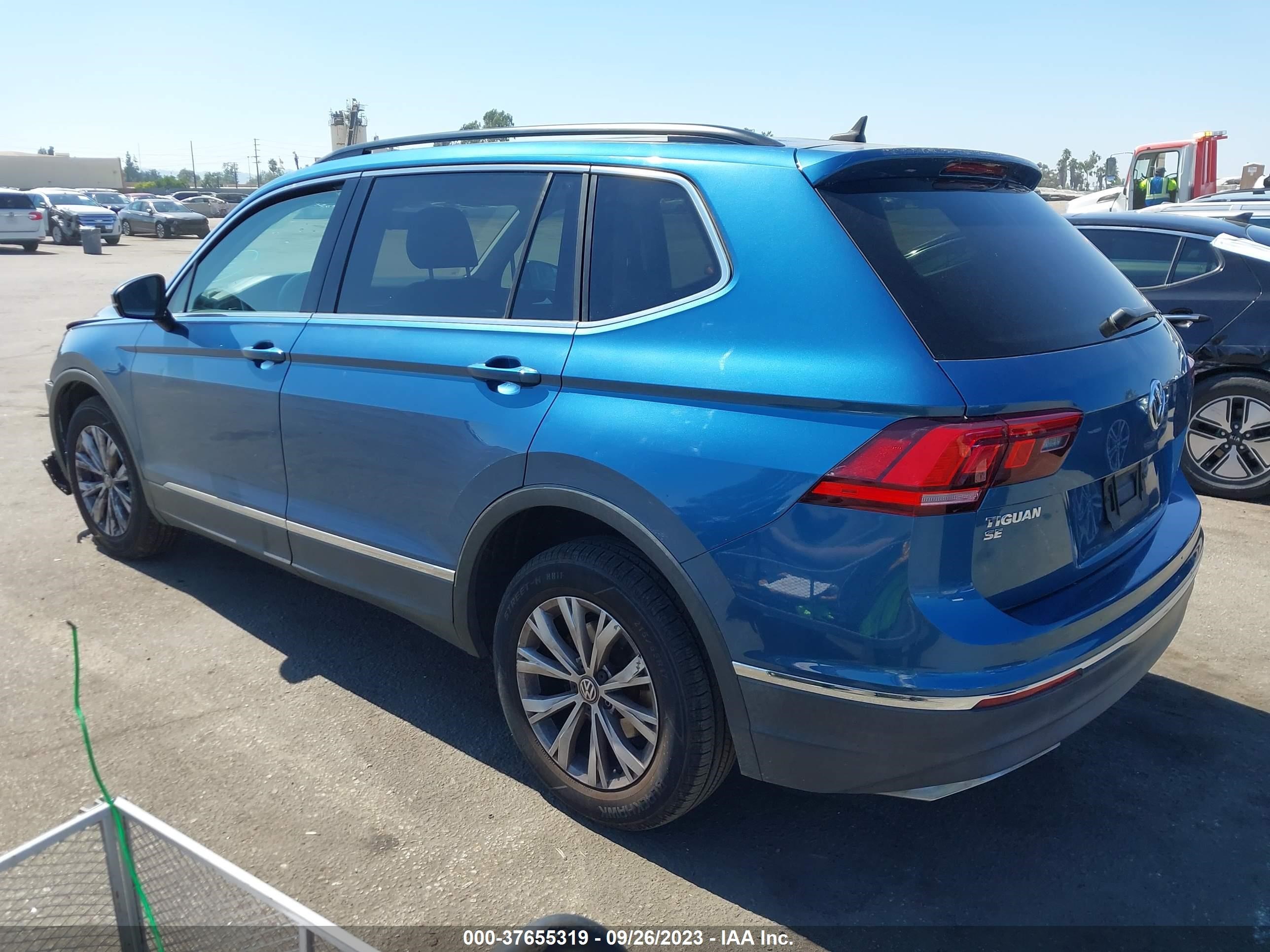 Photo 2 VIN: 3VV3B7AX4JM047592 - VOLKSWAGEN TIGUAN 