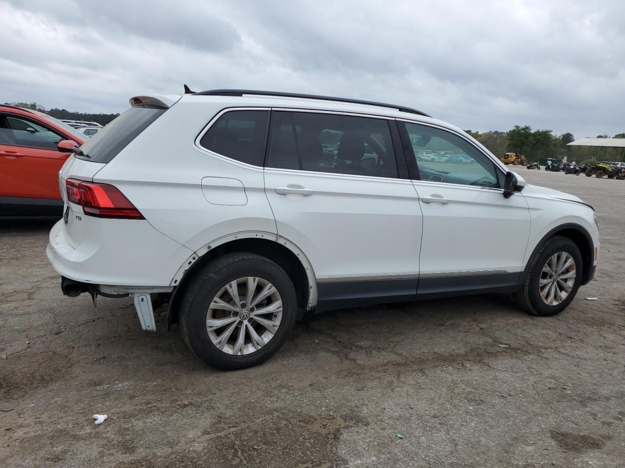 Photo 2 VIN: 3VV3B7AX6JM209643 - VOLKSWAGEN TIGUAN 