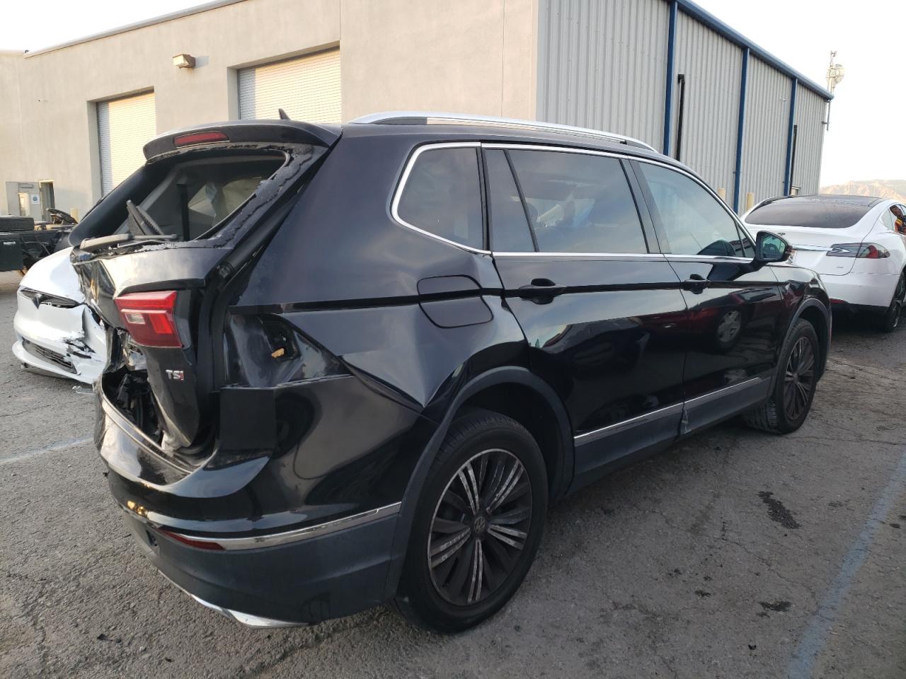 Photo 2 VIN: 3VV3B7AX7JM057095 - VOLKSWAGEN TIGUAN 