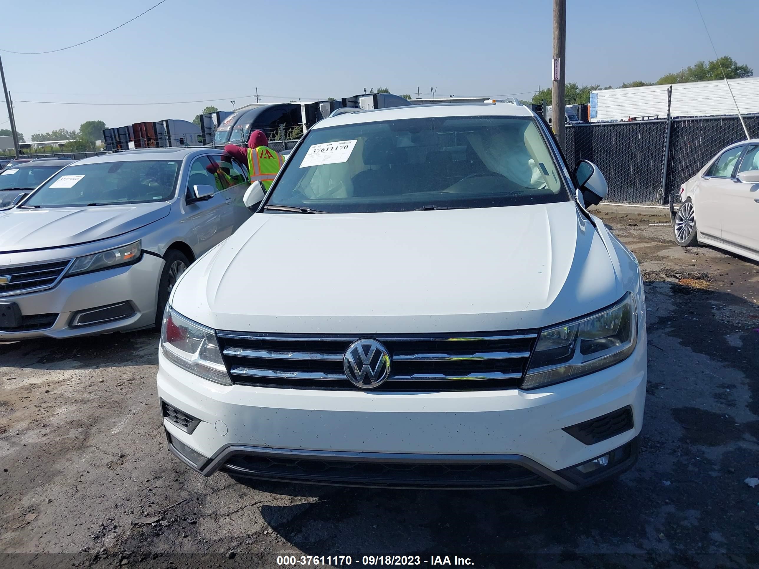 Photo 11 VIN: 3VV3B7AX8JM020332 - VOLKSWAGEN TIGUAN 