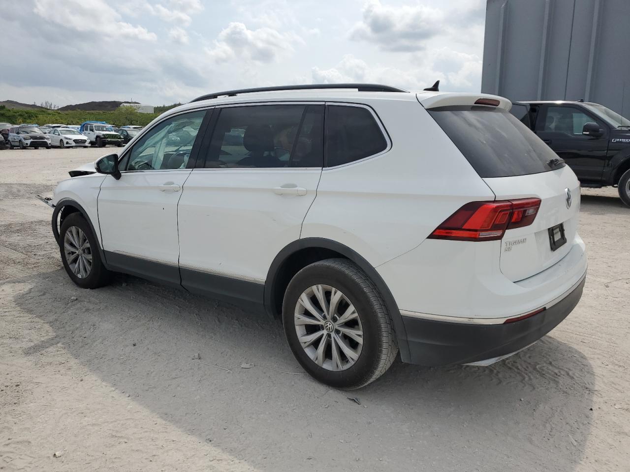 Photo 1 VIN: 3VV3B7AX8JM074262 - VOLKSWAGEN TIGUAN 