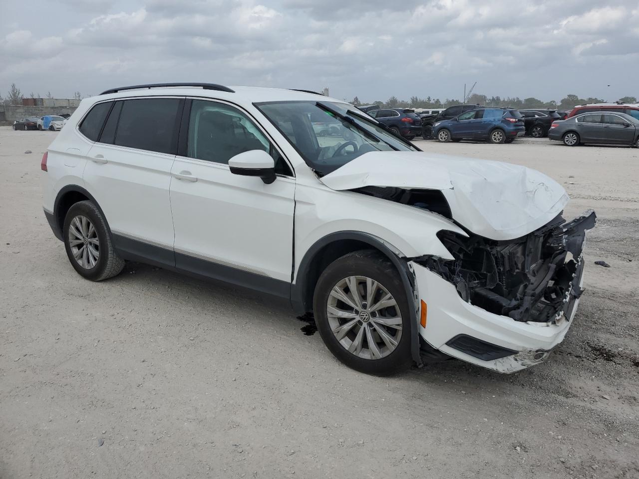 Photo 3 VIN: 3VV3B7AX8JM074262 - VOLKSWAGEN TIGUAN 