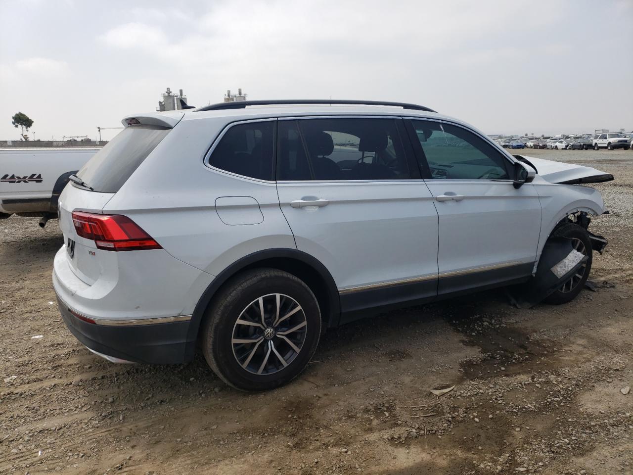 Photo 2 VIN: 3VV3B7AXXJM211945 - VOLKSWAGEN TIGUAN 