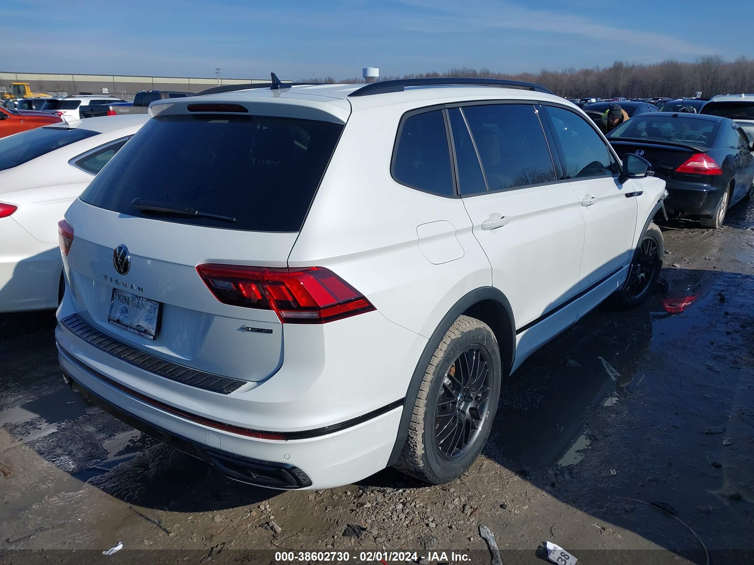 Photo 3 VIN: 3VV8B7AX7RM029380 - VOLKSWAGEN TIGUAN 