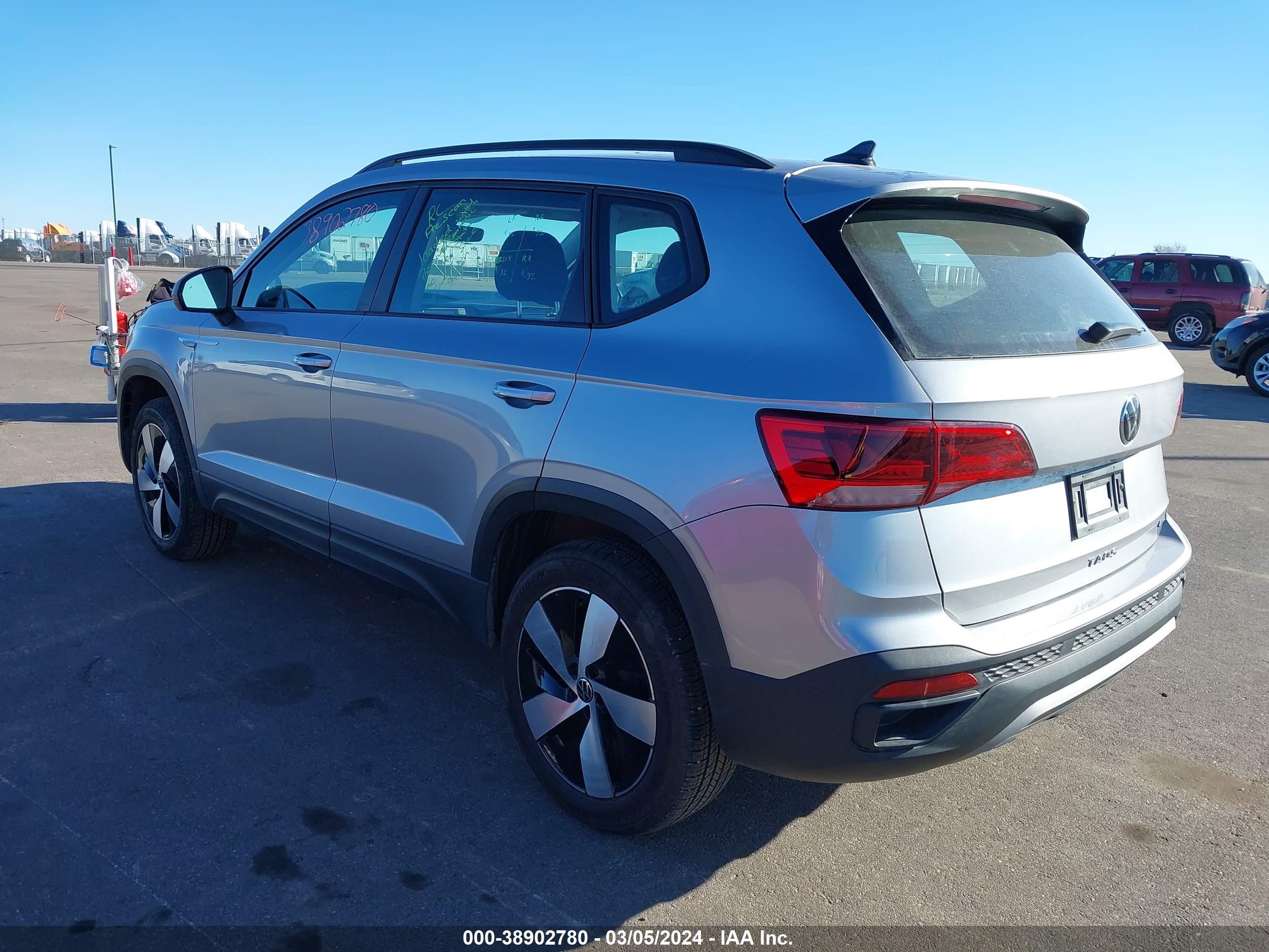 Photo 2 VIN: 3VV8X7B27RM016164 - VOLKSWAGEN TAOS 