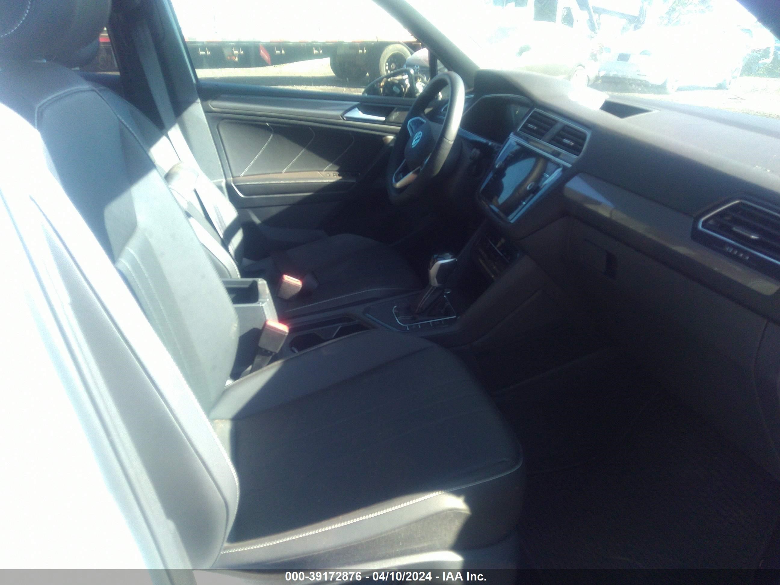 Photo 4 VIN: 3VVCB7AX0RM034138 - VOLKSWAGEN TIGUAN 