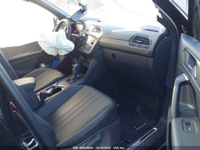 Photo 4 VIN: 3VVCB7AX2PM114957 - VOLKSWAGEN TIGUAN 