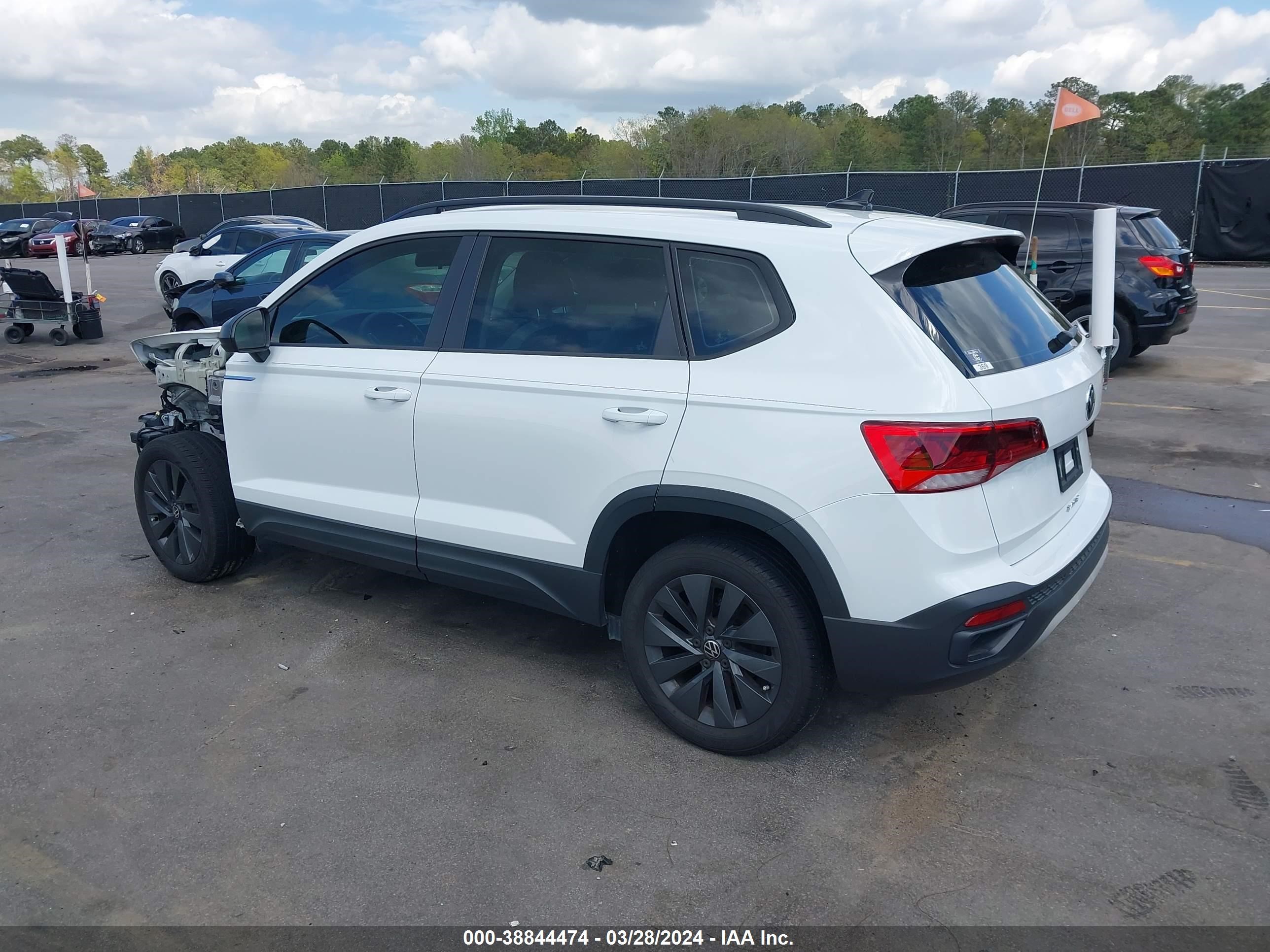 Photo 2 VIN: 3VVCX7B26NM029492 - VOLKSWAGEN TAOS 