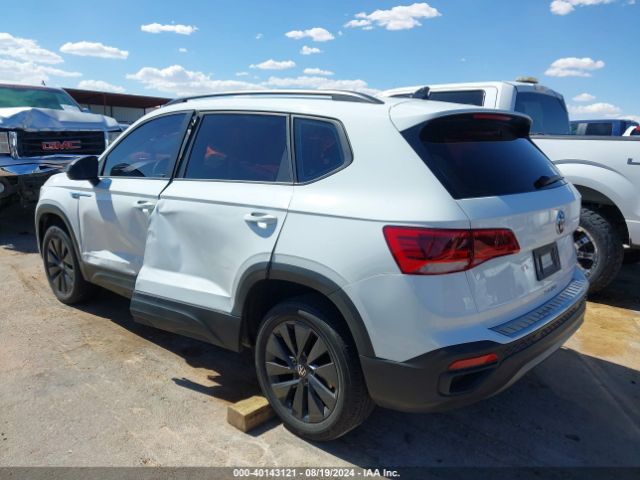 Photo 2 VIN: 3VVDX7B27NM013970 - VOLKSWAGEN TAOS 