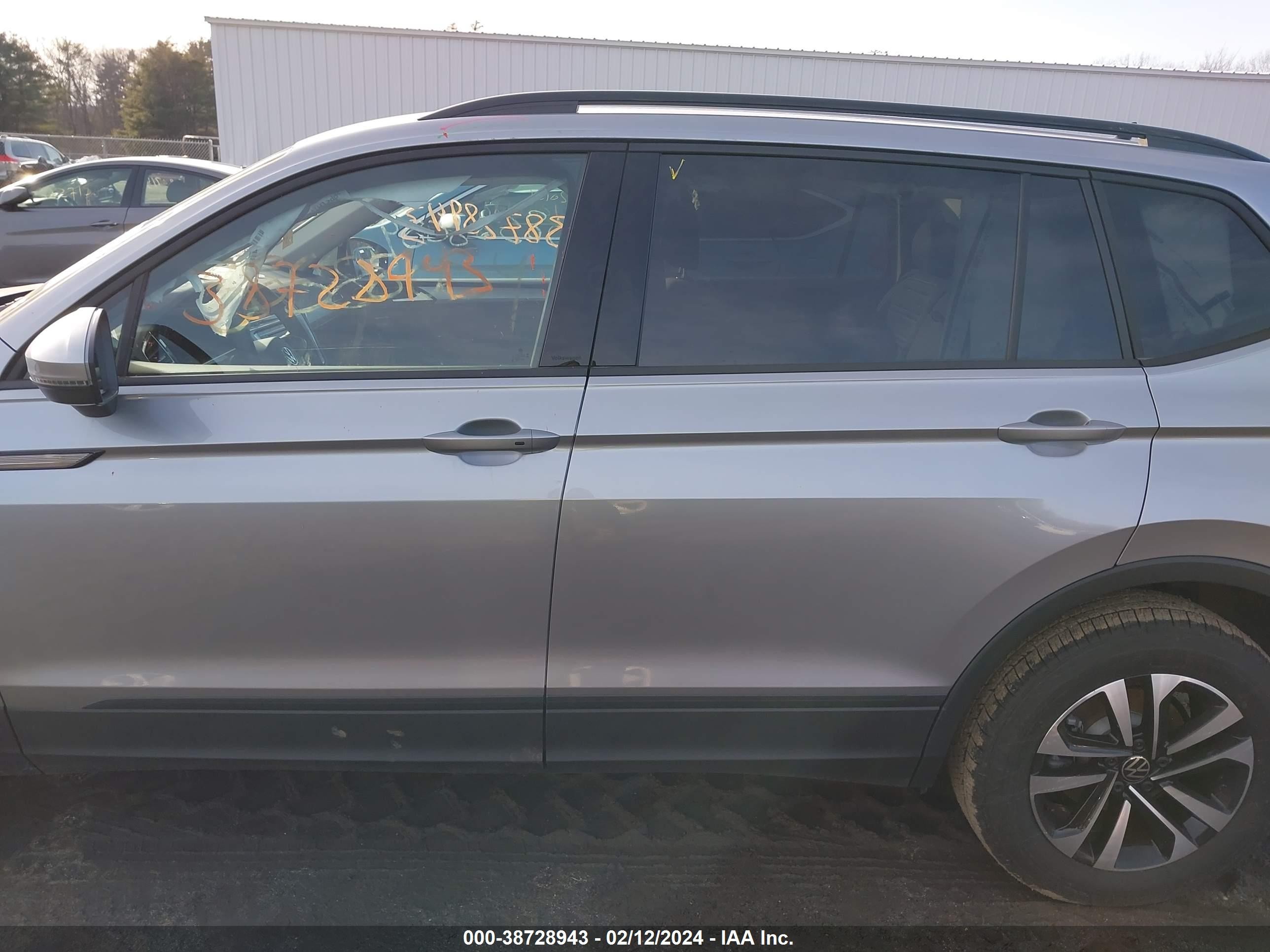 Photo 14 VIN: 3VVFB7AX5RM035718 - VOLKSWAGEN TIGUAN 