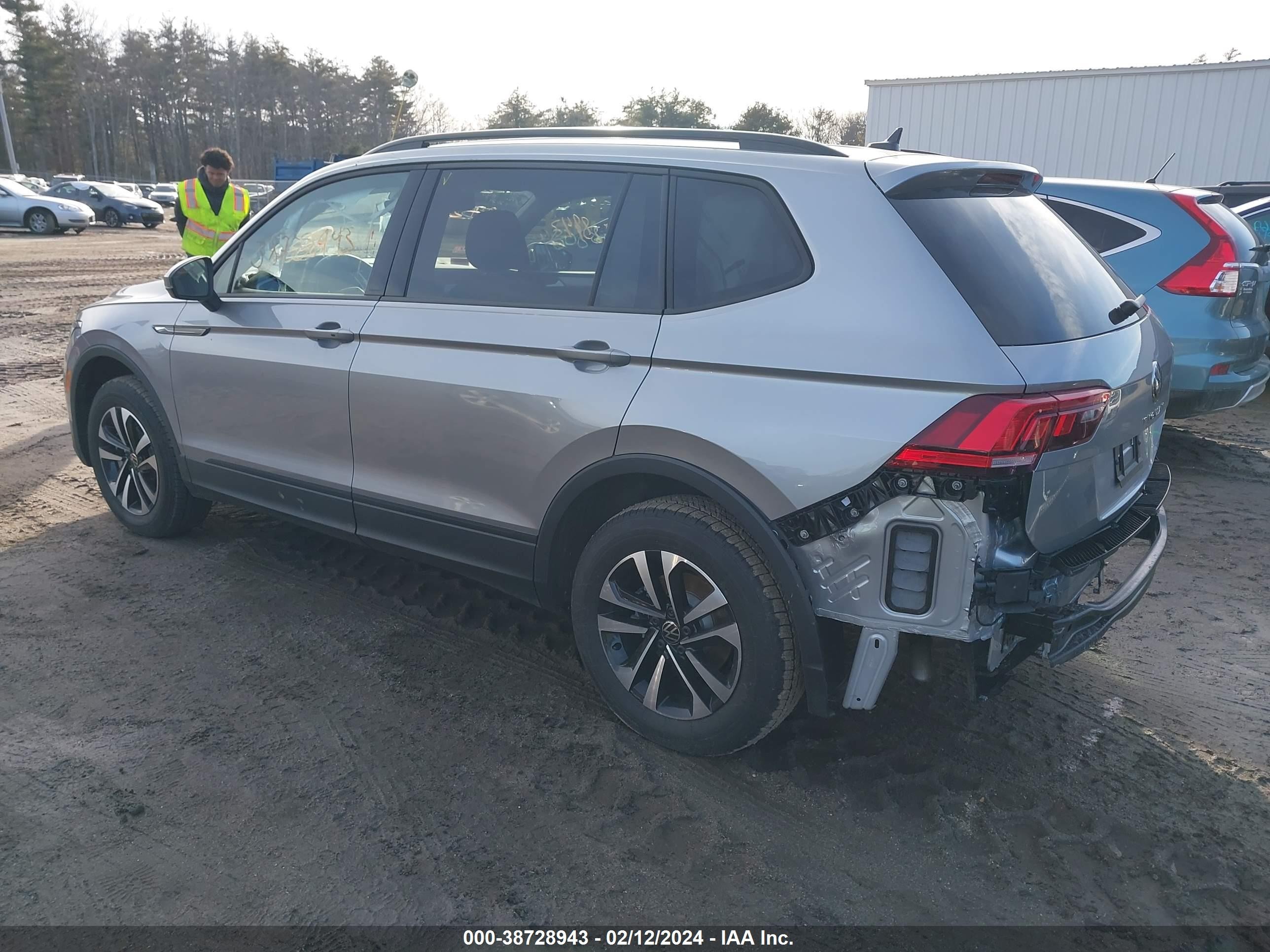 Photo 3 VIN: 3VVFB7AX5RM035718 - VOLKSWAGEN TIGUAN 