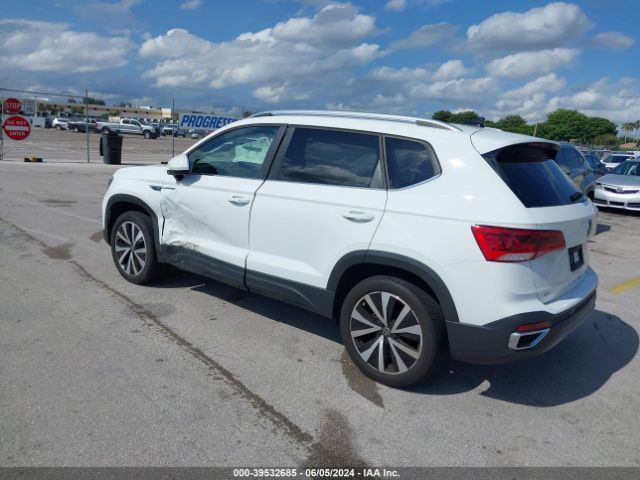 Photo 2 VIN: 3VVLX7B24NM057999 - VOLKSWAGEN TAOS 