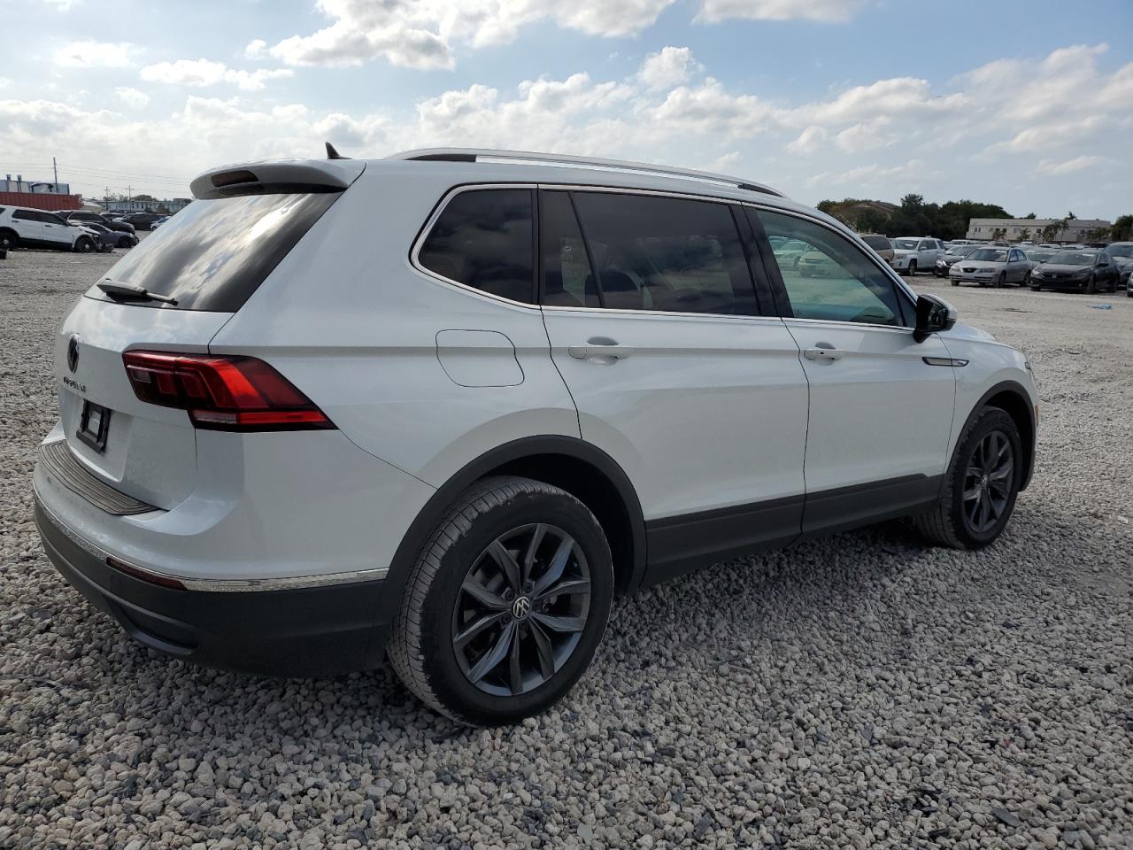 Photo 2 VIN: 3VVNB7AX5PM118297 - VOLKSWAGEN TIGUAN 