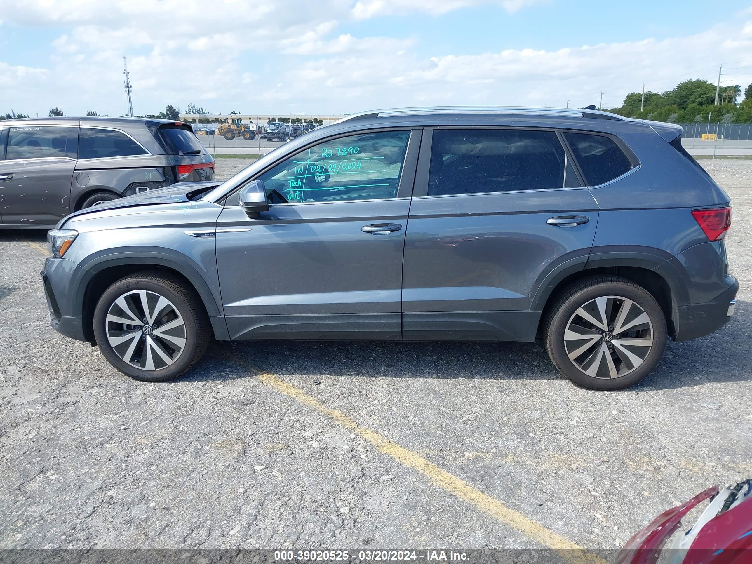 Photo 13 VIN: 3VVSX7B24RM037673 - VOLKSWAGEN TAOS 