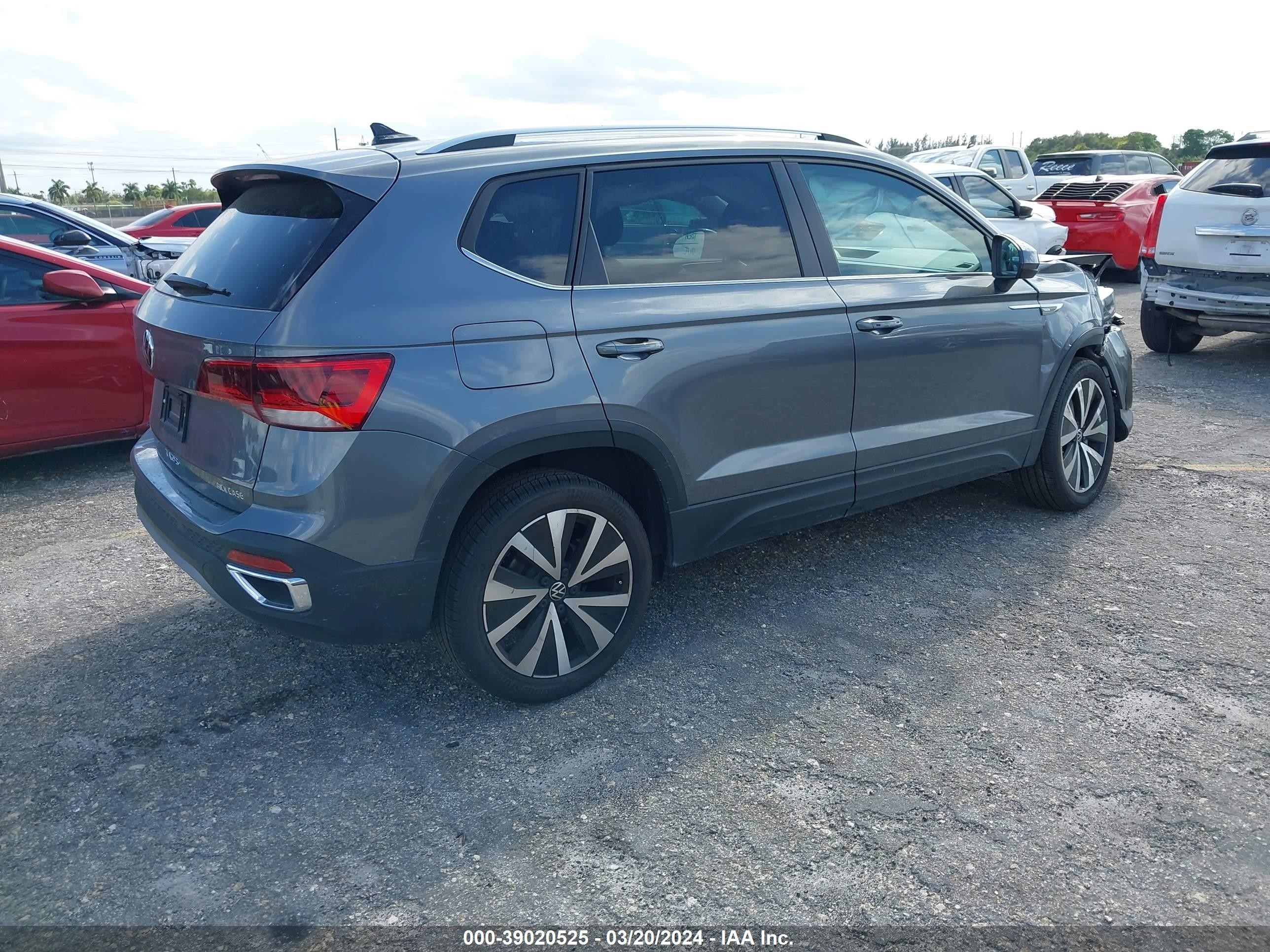 Photo 3 VIN: 3VVSX7B24RM037673 - VOLKSWAGEN TAOS 