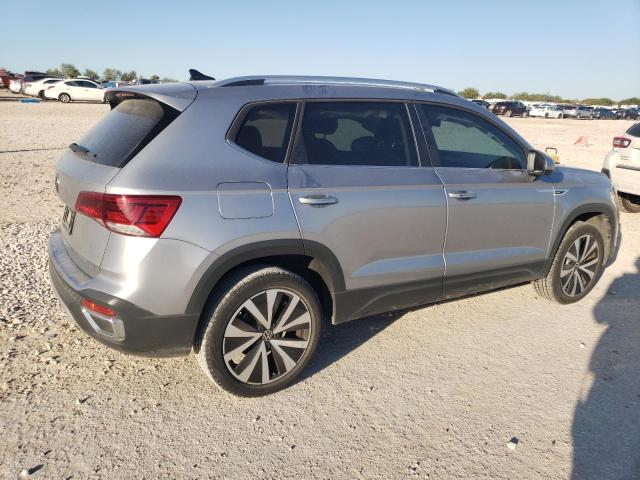 Photo 2 VIN: 3VVTX7B27NM033129 - VOLKSWAGEN TAOS SE 