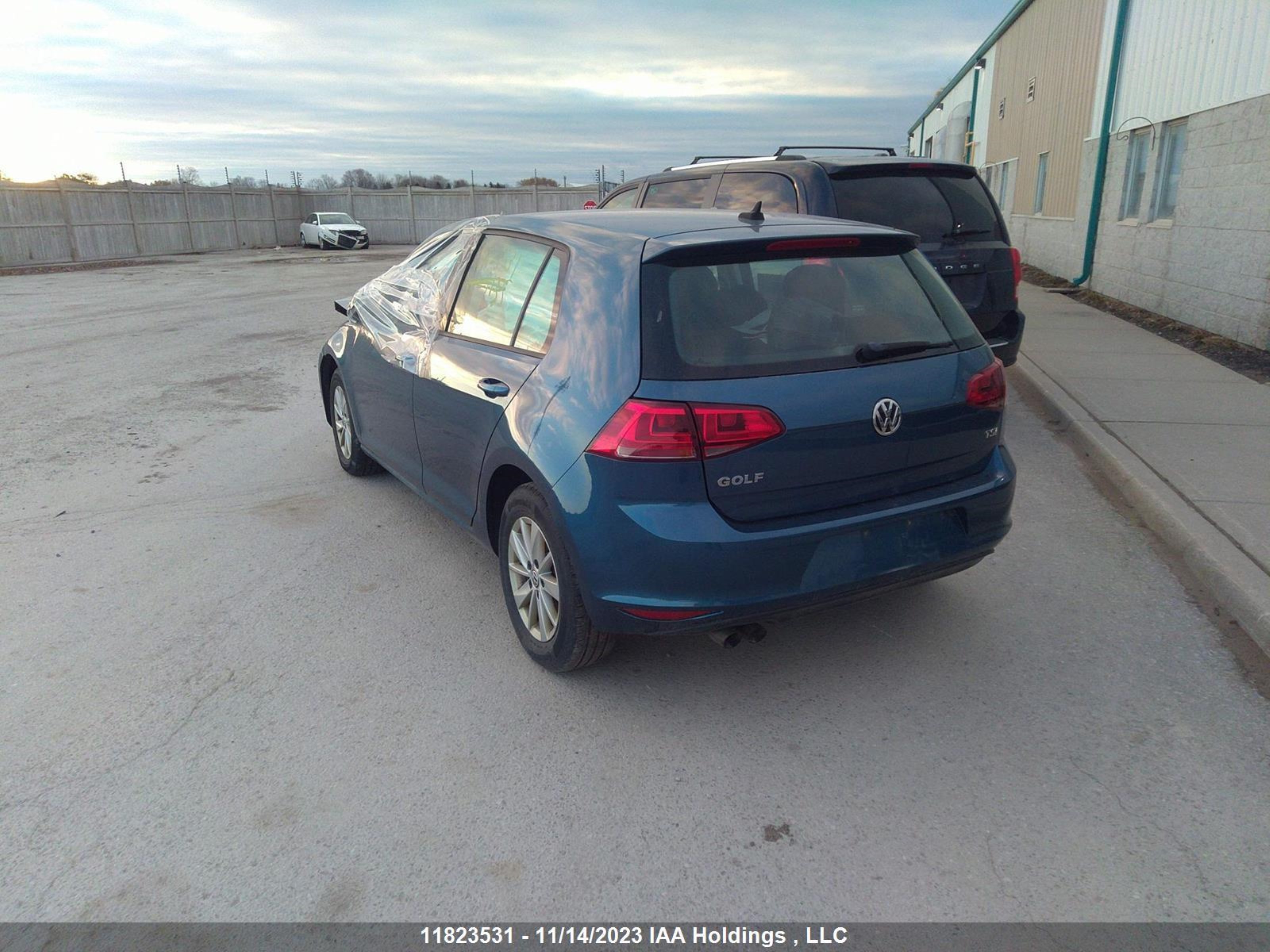 Photo 2 VIN: 3VW117AU1GM043231 - VOLKSWAGEN GOLF 