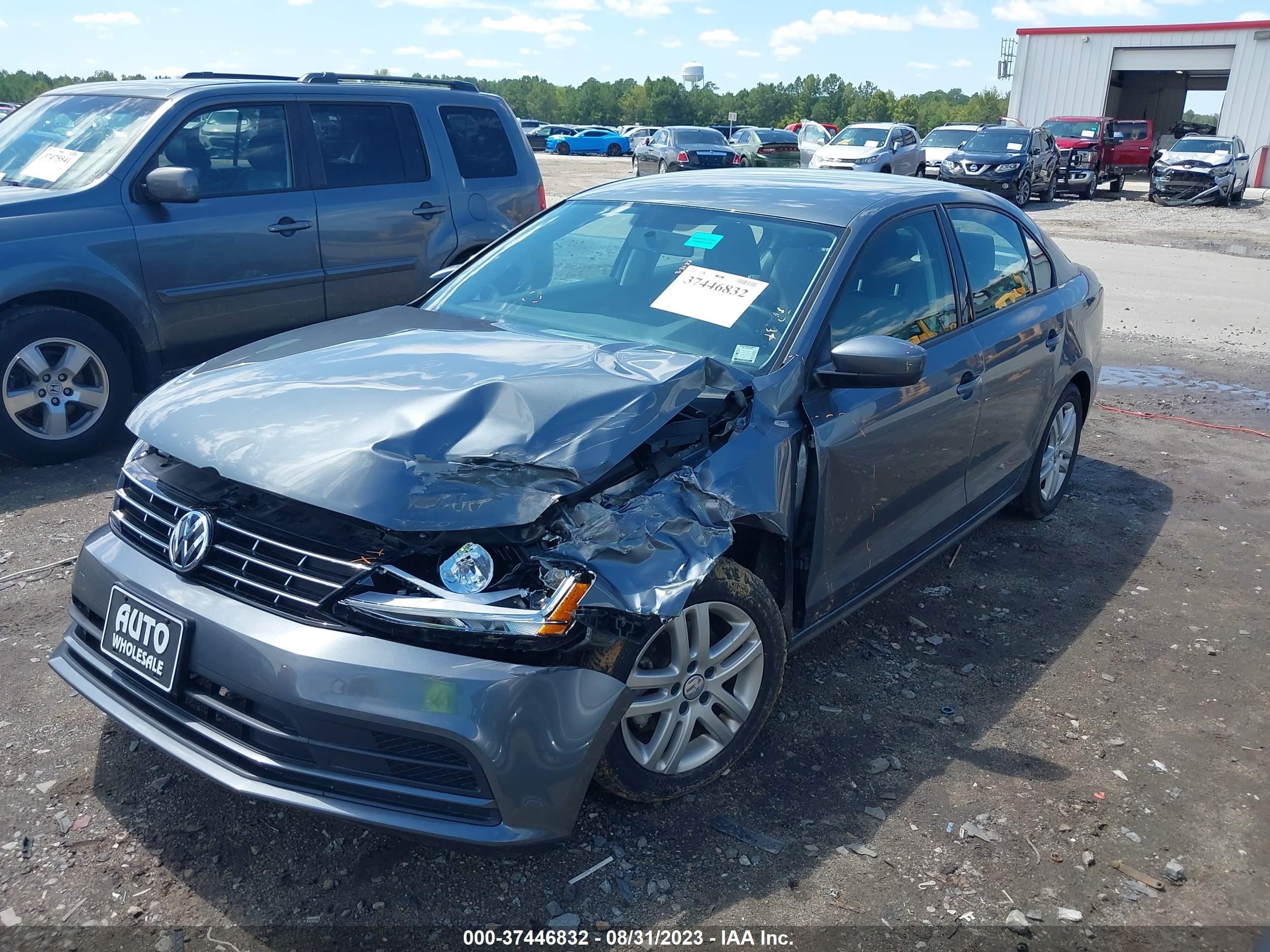 Photo 1 VIN: 3VW167AJ0JM243936 - VOLKSWAGEN JETTA 