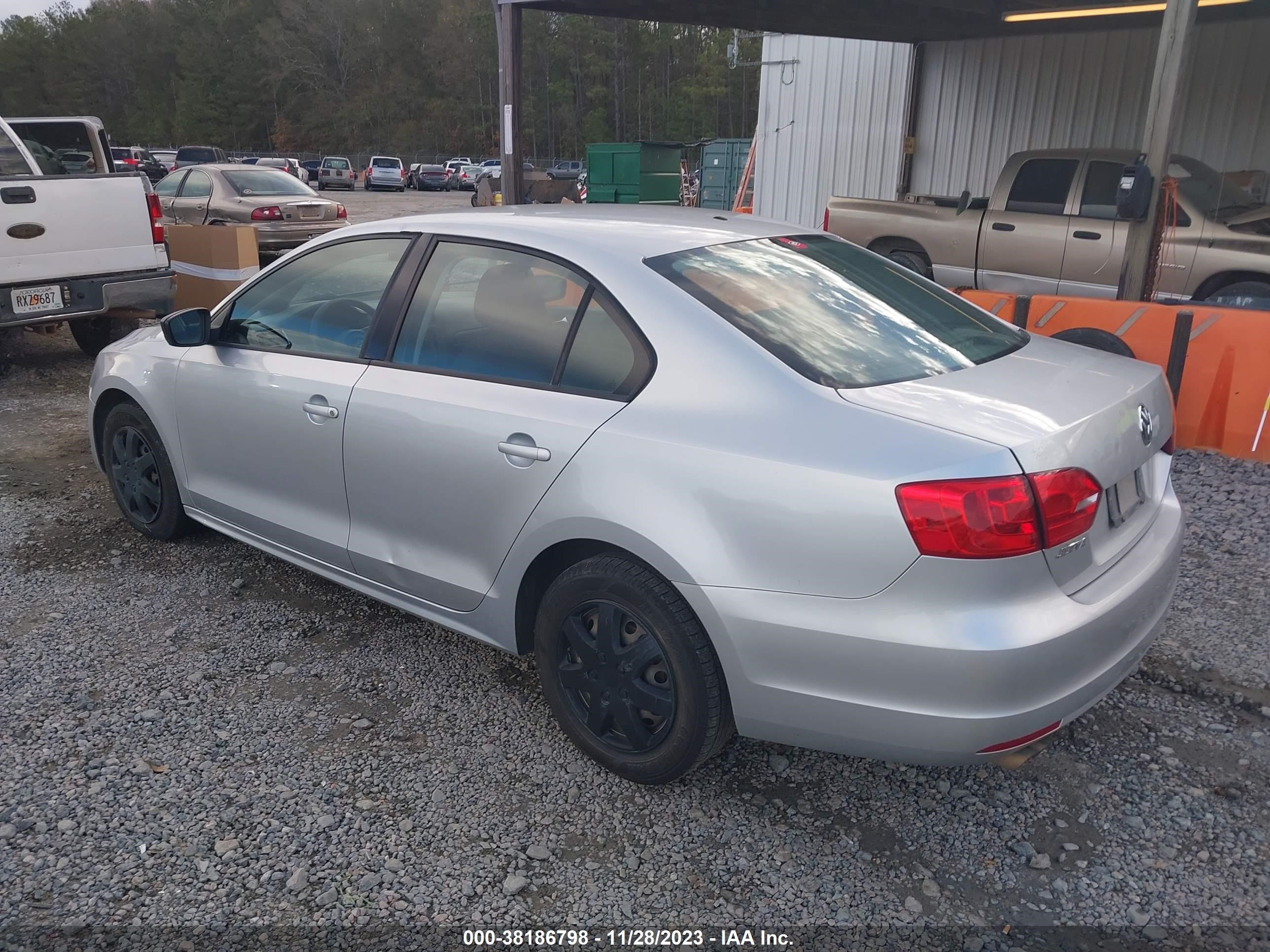 Photo 2 VIN: 3VW1K7AJ0BM305901 - VOLKSWAGEN JETTA 