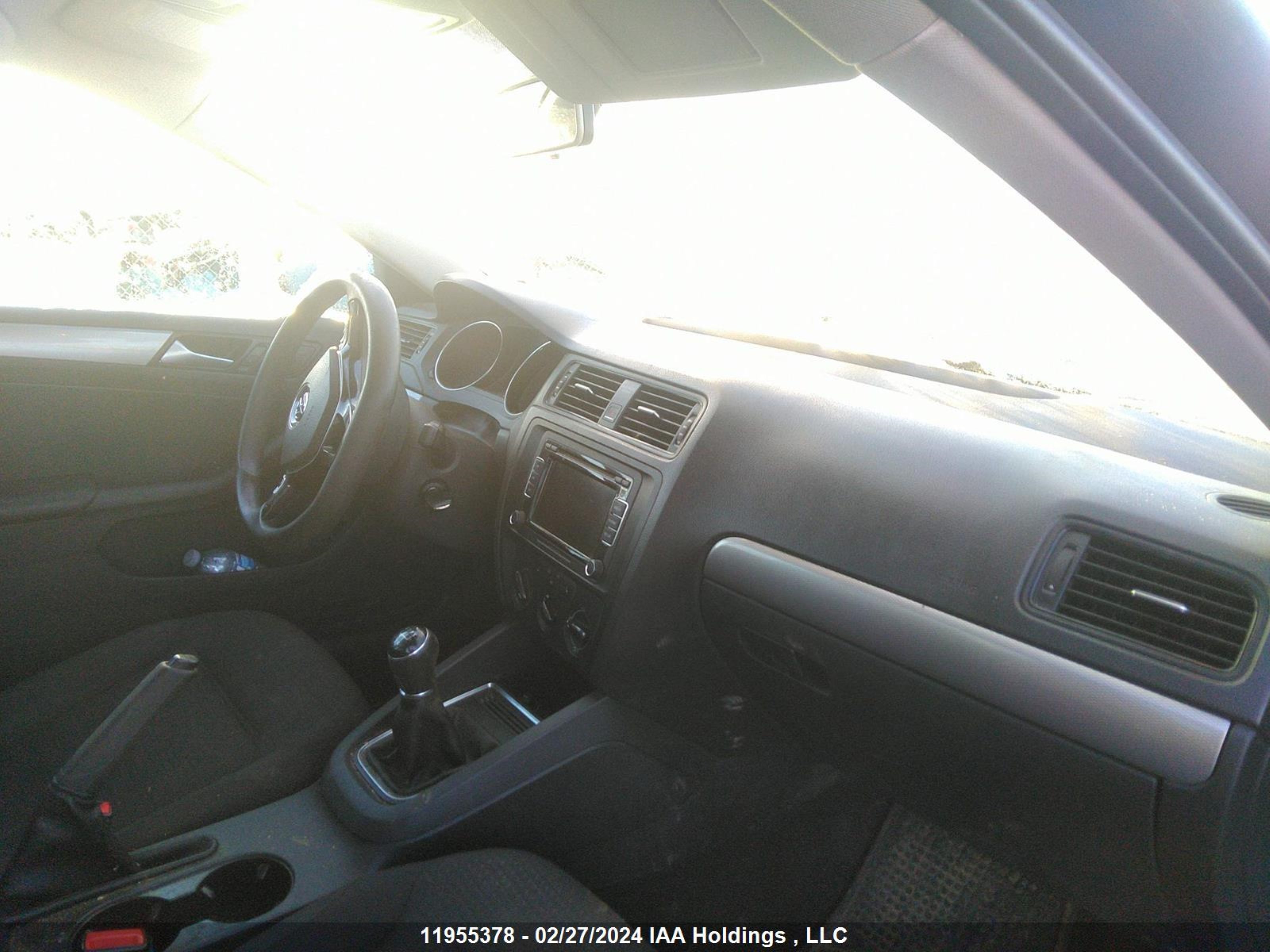 Photo 4 VIN: 3VW1K7AJ2FM202503 - VOLKSWAGEN JETTA 