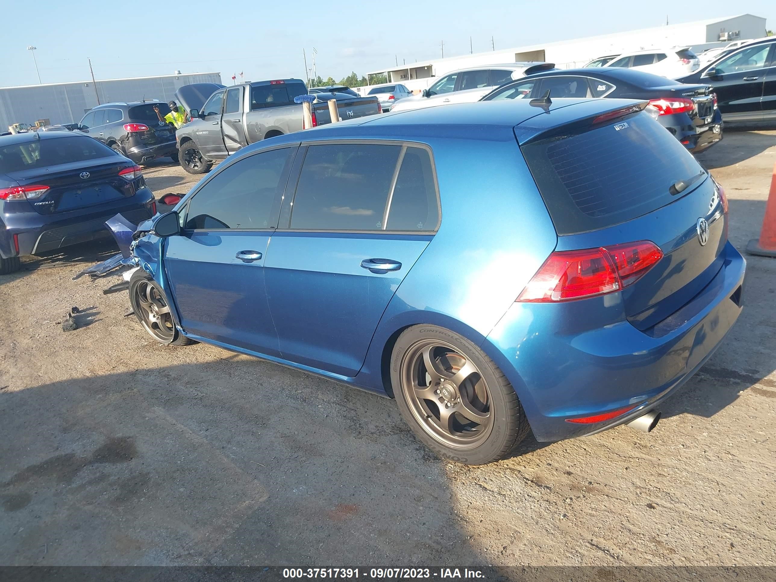 Photo 2 VIN: 3VW217AU0HM071804 - VOLKSWAGEN GOLF 