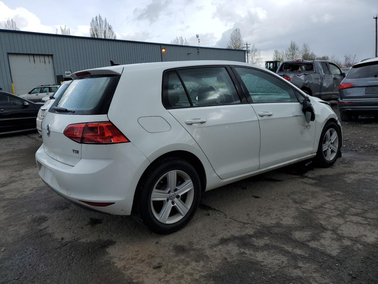 Photo 2 VIN: 3VW217AU3HM024945 - VOLKSWAGEN GOLF 