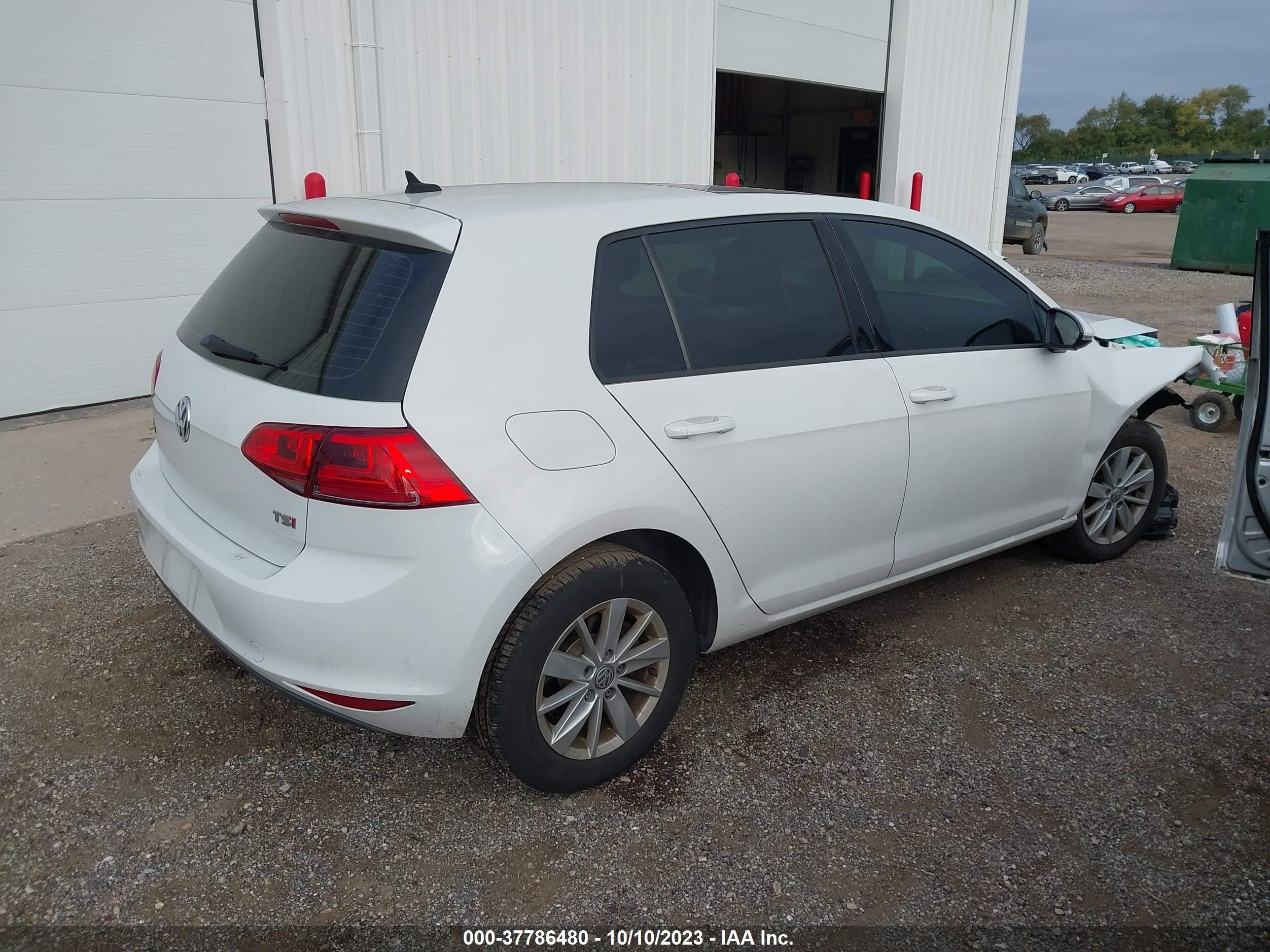 Photo 3 VIN: 3VW217AU5GM035105 - VOLKSWAGEN GOLF 