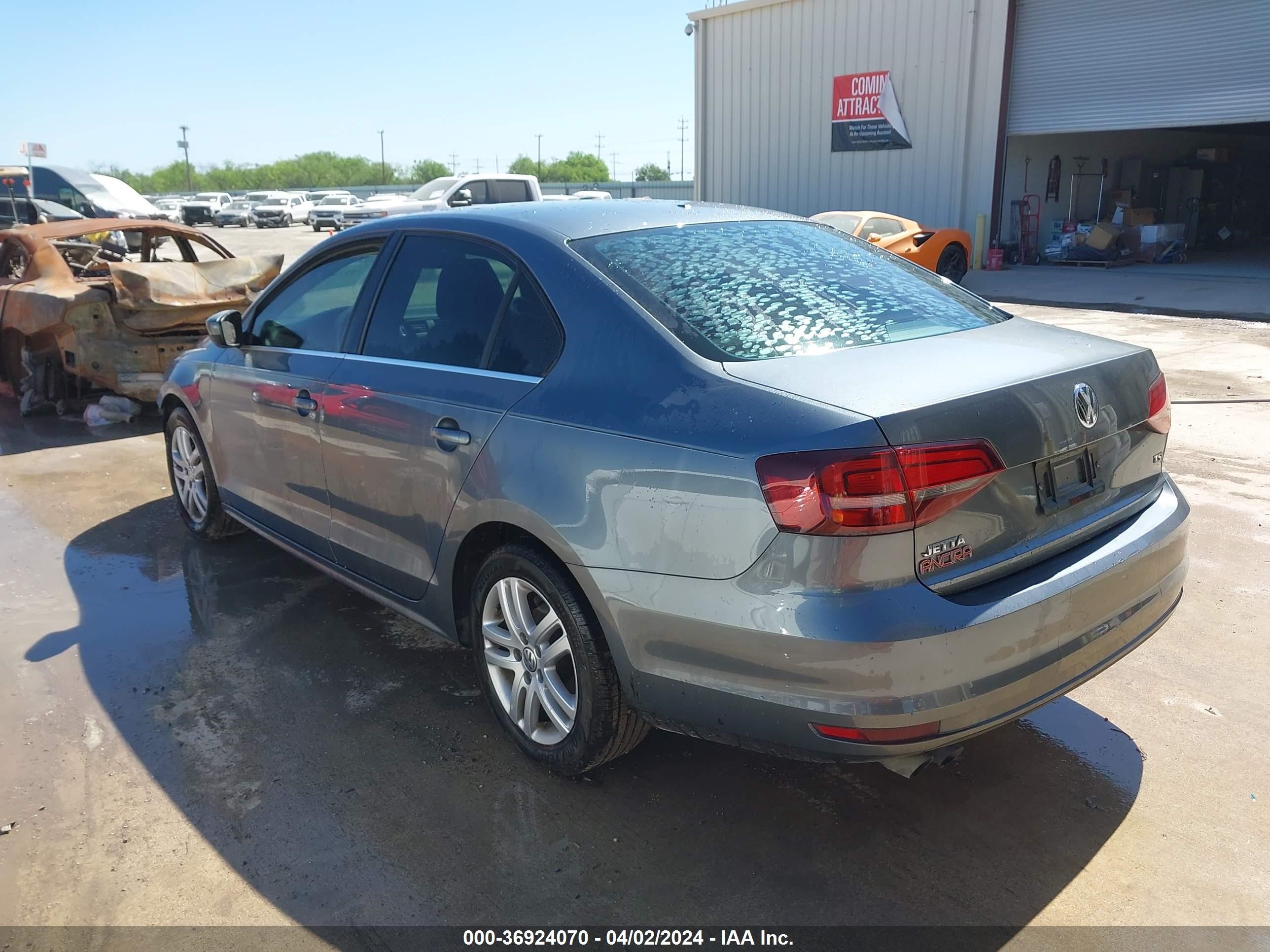 Photo 2 VIN: 3VW2B7AJ0HM329757 - VOLKSWAGEN JETTA 