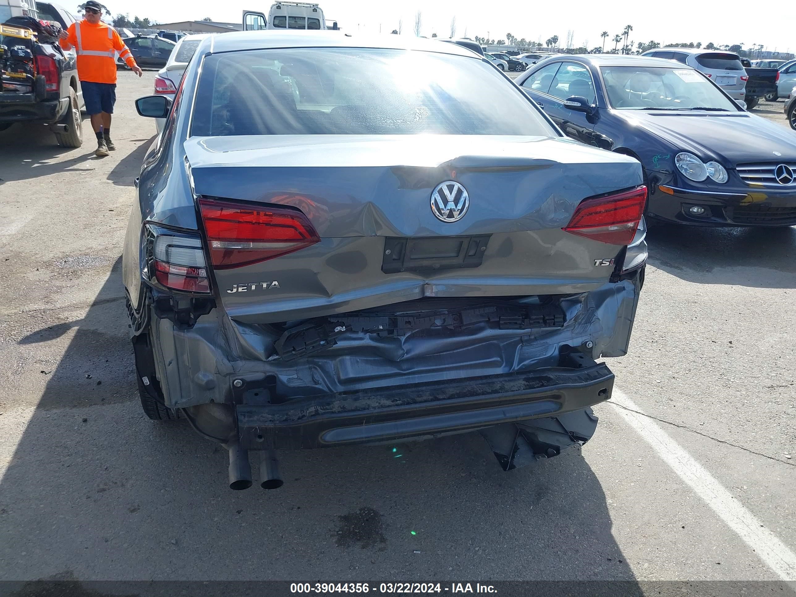 Photo 5 VIN: 3VW2B7AJ3HM270736 - VOLKSWAGEN JETTA 