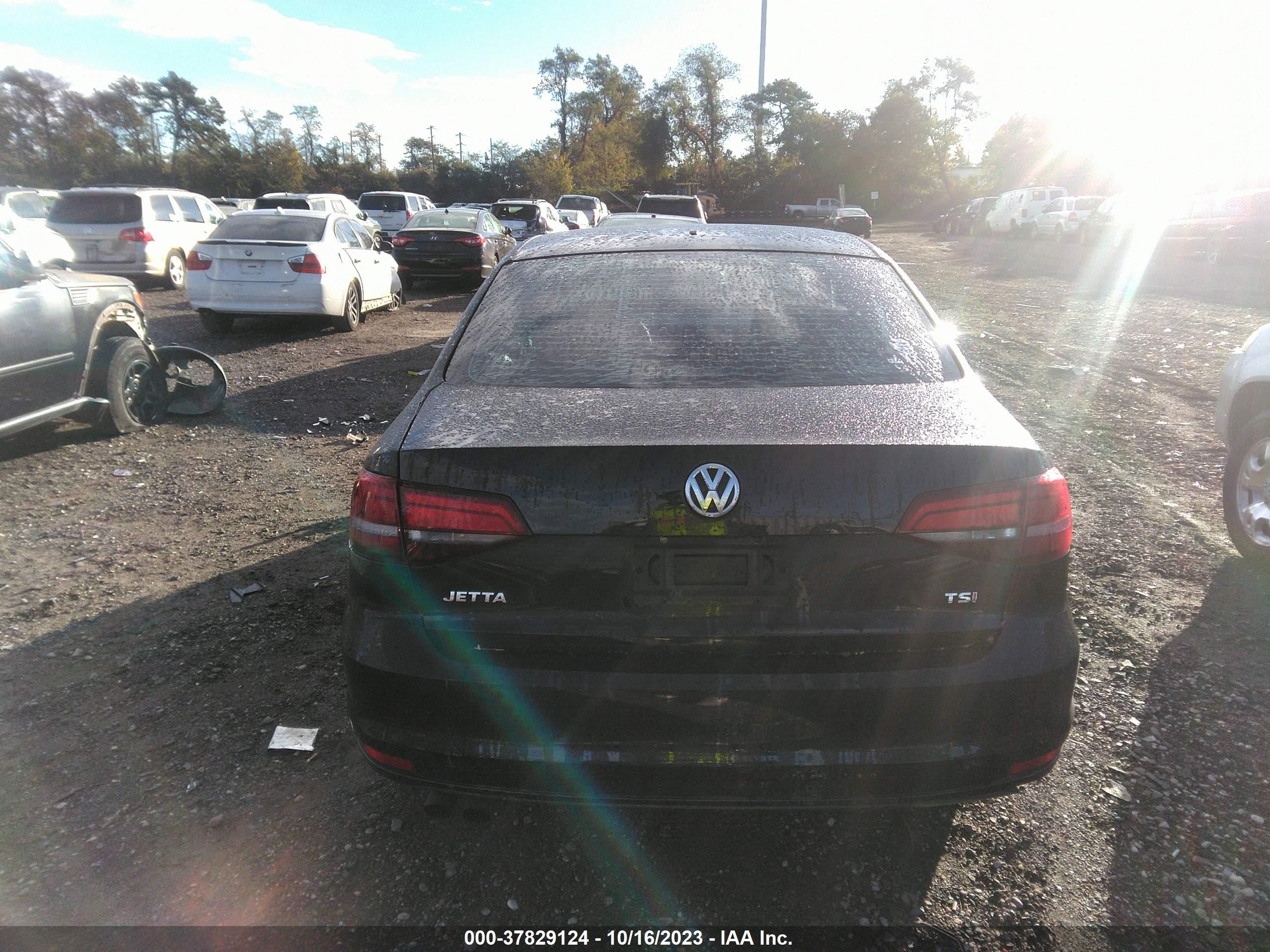 Photo 15 VIN: 3VW2B7AJ5JM204971 - VOLKSWAGEN JETTA 