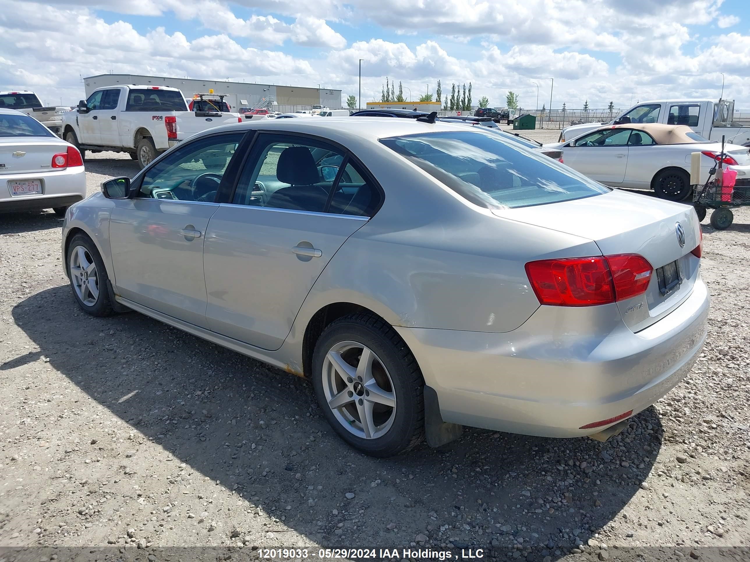 Photo 2 VIN: 3VW3L7AJ3CM320075 - VOLKSWAGEN JETTA 