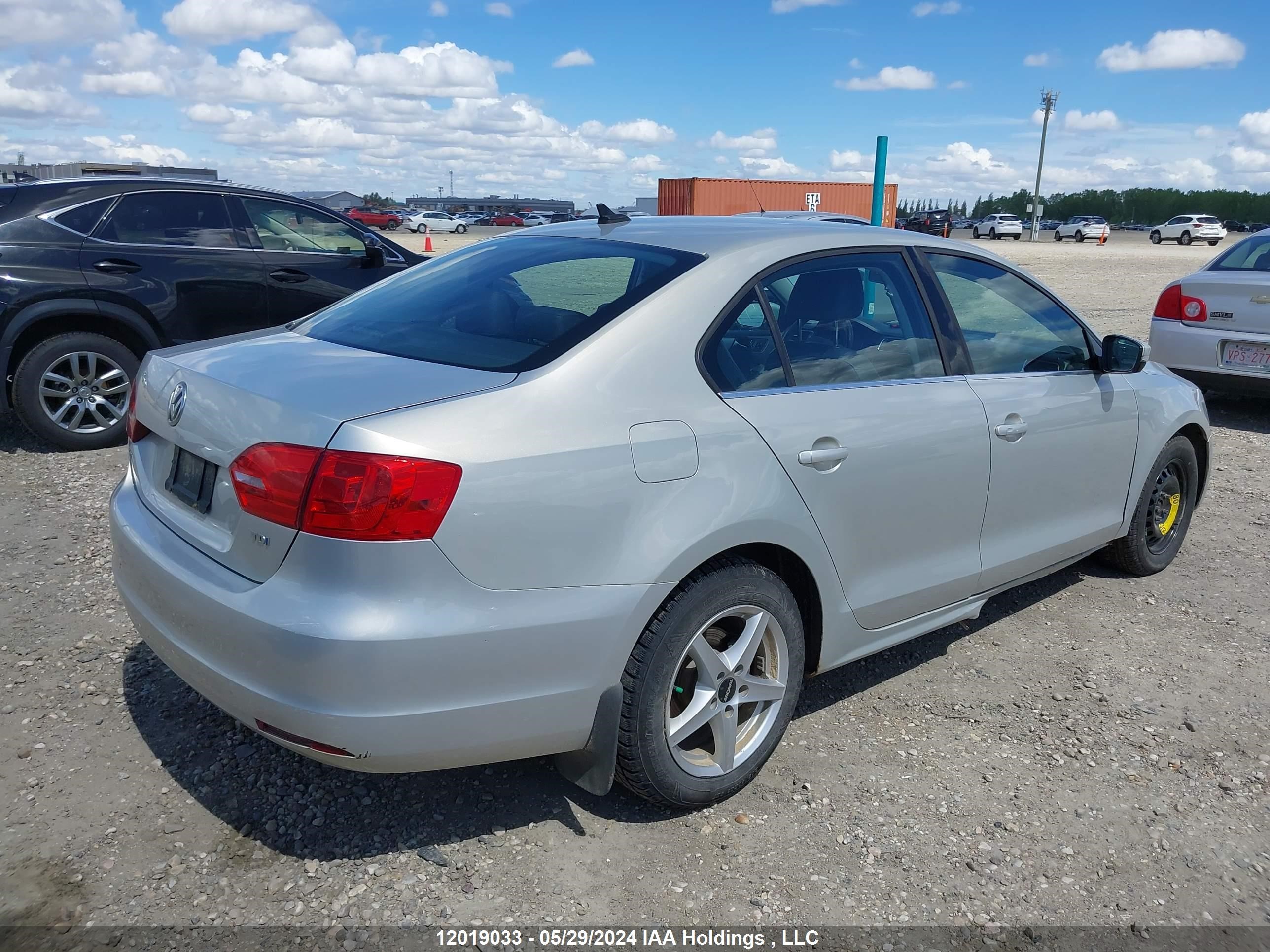 Photo 3 VIN: 3VW3L7AJ3CM320075 - VOLKSWAGEN JETTA 