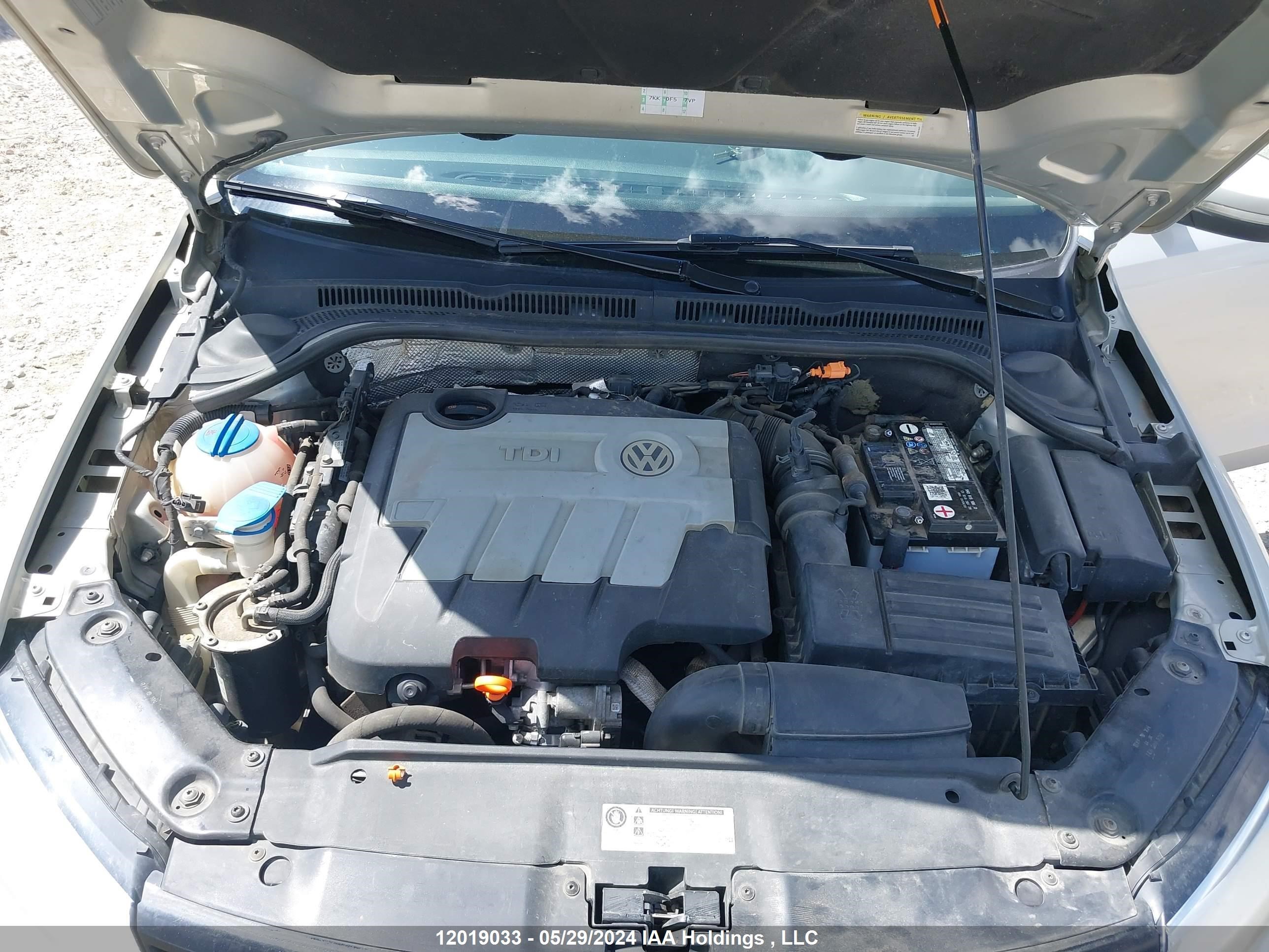 Photo 9 VIN: 3VW3L7AJ3CM320075 - VOLKSWAGEN JETTA 