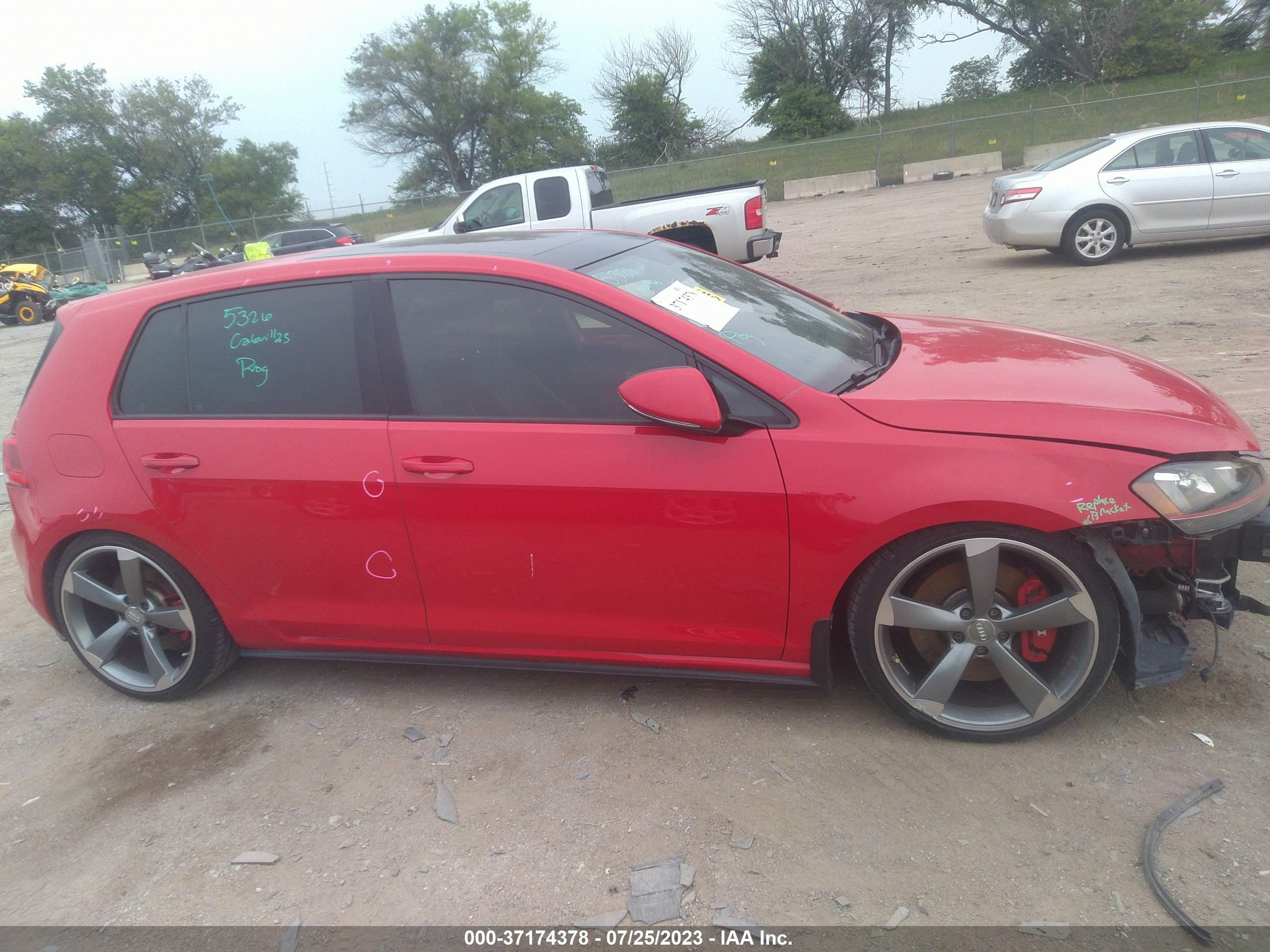 Photo 12 VIN: 3VW447AU3GM025947 - VOLKSWAGEN GOLF GTI 