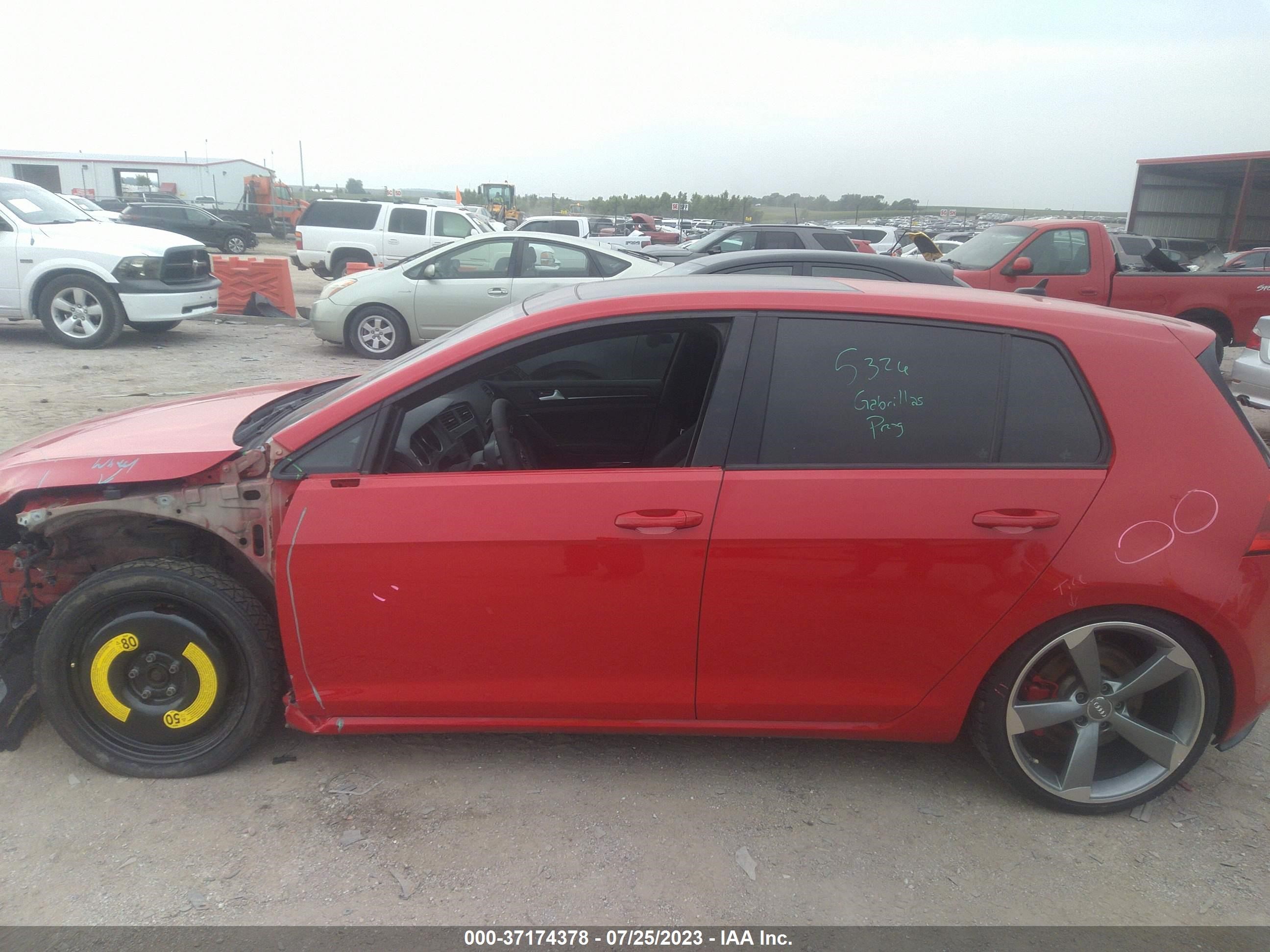 Photo 13 VIN: 3VW447AU3GM025947 - VOLKSWAGEN GOLF GTI 