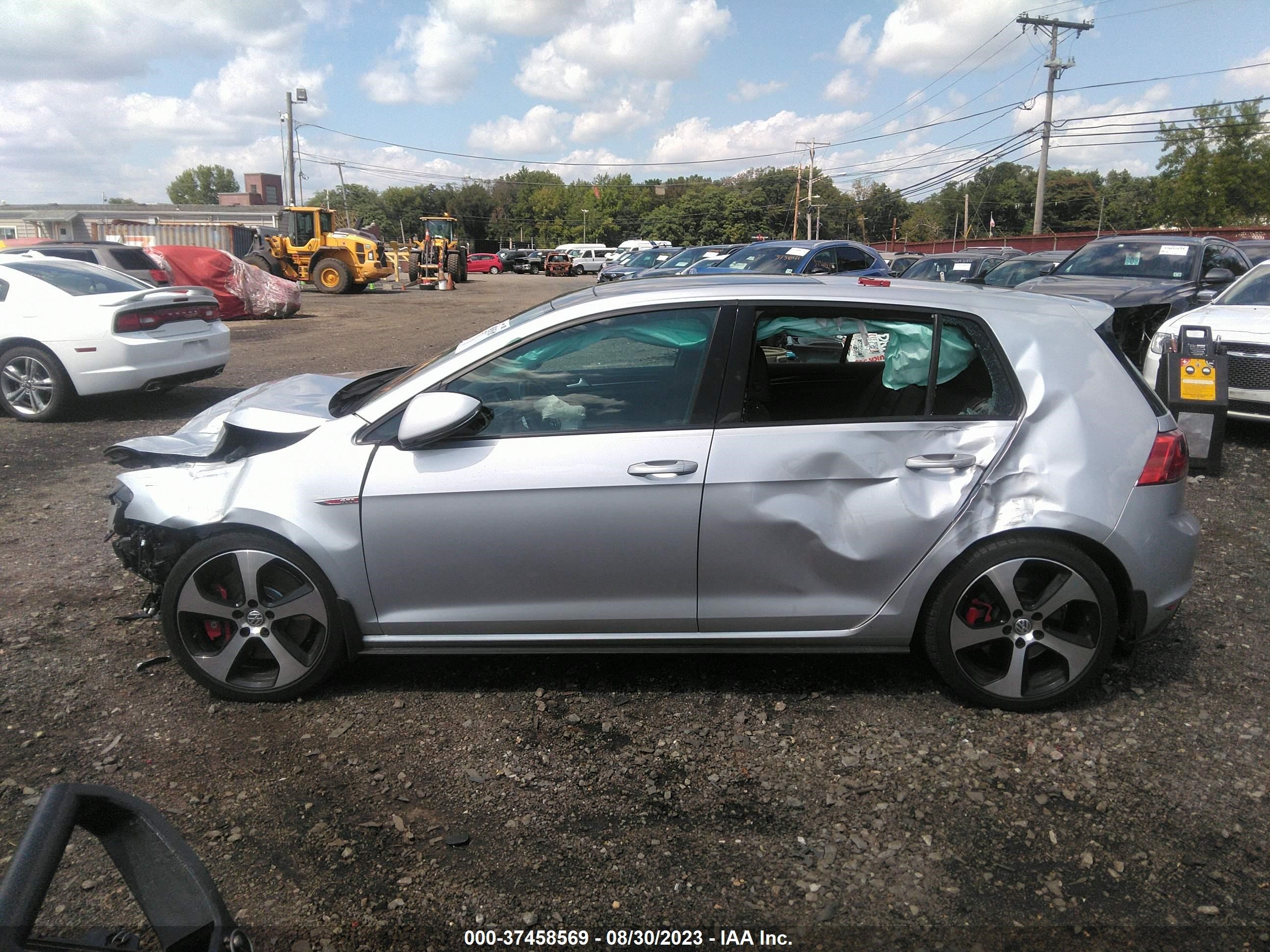 Photo 13 VIN: 3VW447AU8GM031372 - VOLKSWAGEN GOLF GTI 