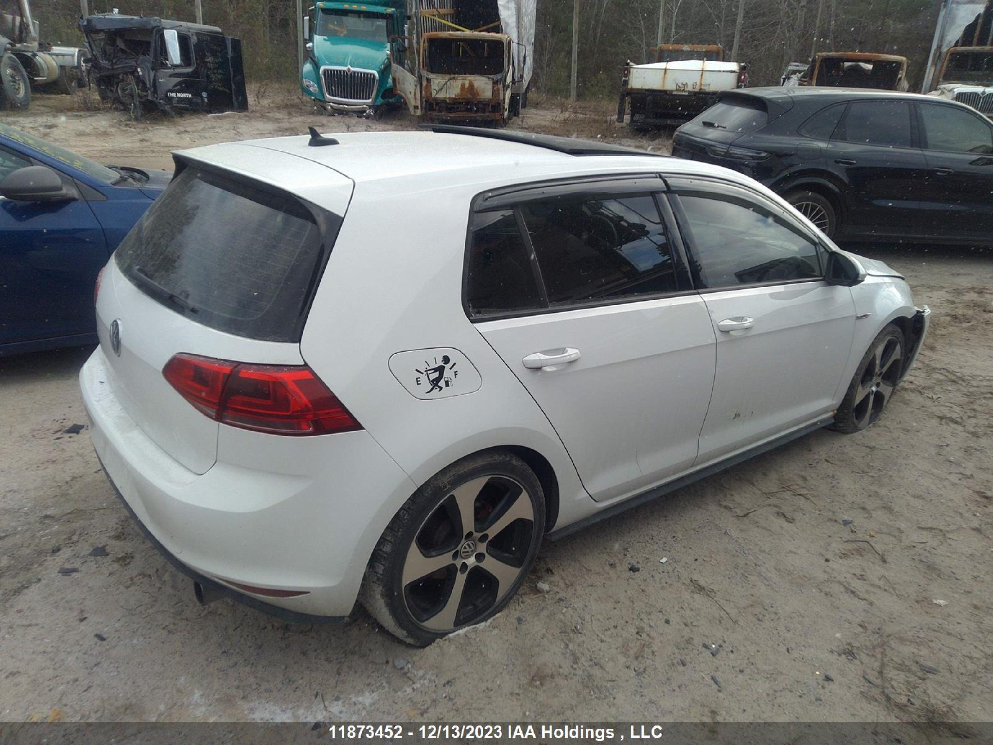 Photo 3 VIN: 3VW4T7AU6FM003118 - VOLKSWAGEN GOLF 