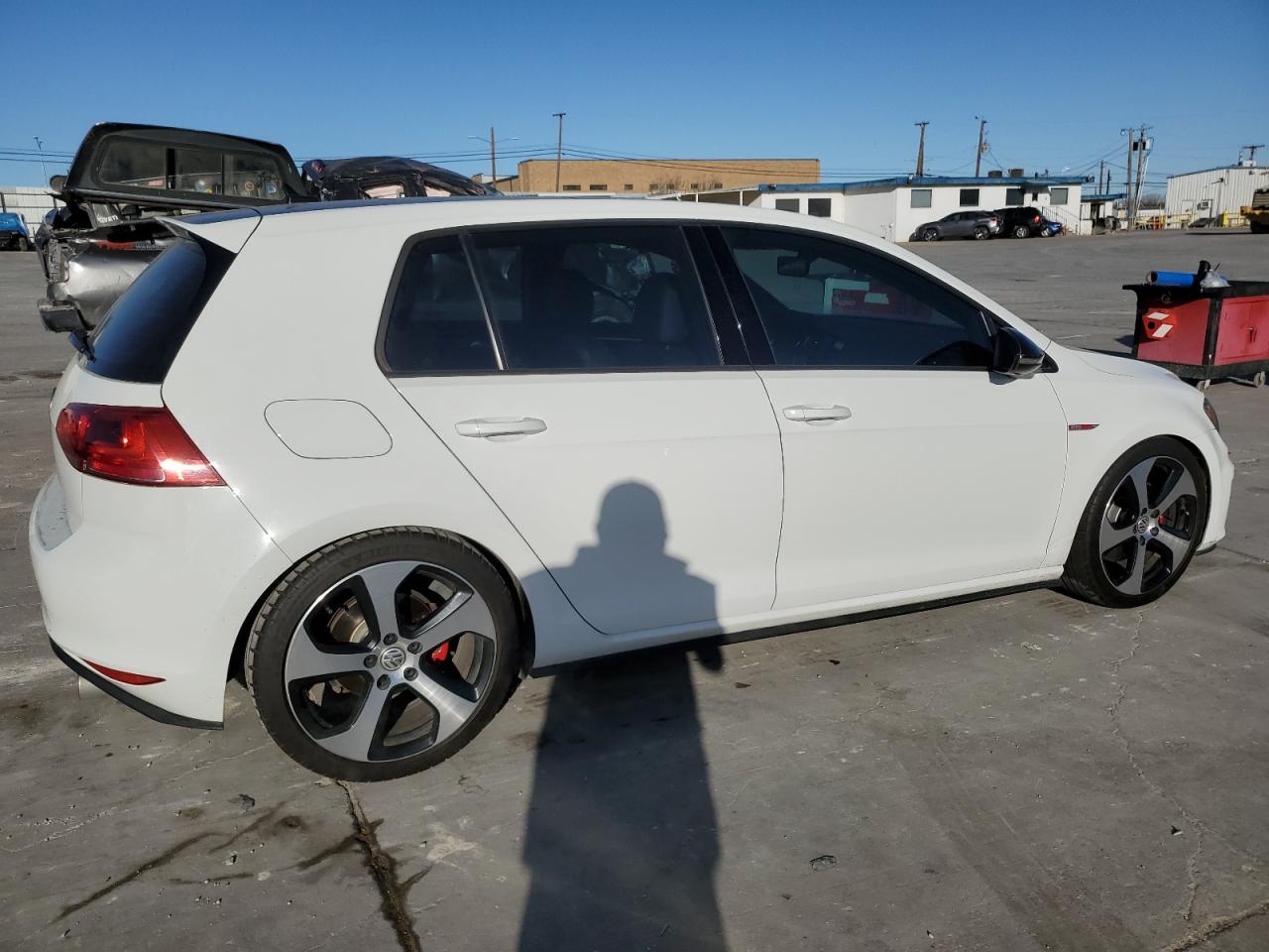 Photo 2 VIN: 3VW4T7AU6GM043667 - VOLKSWAGEN GTI 