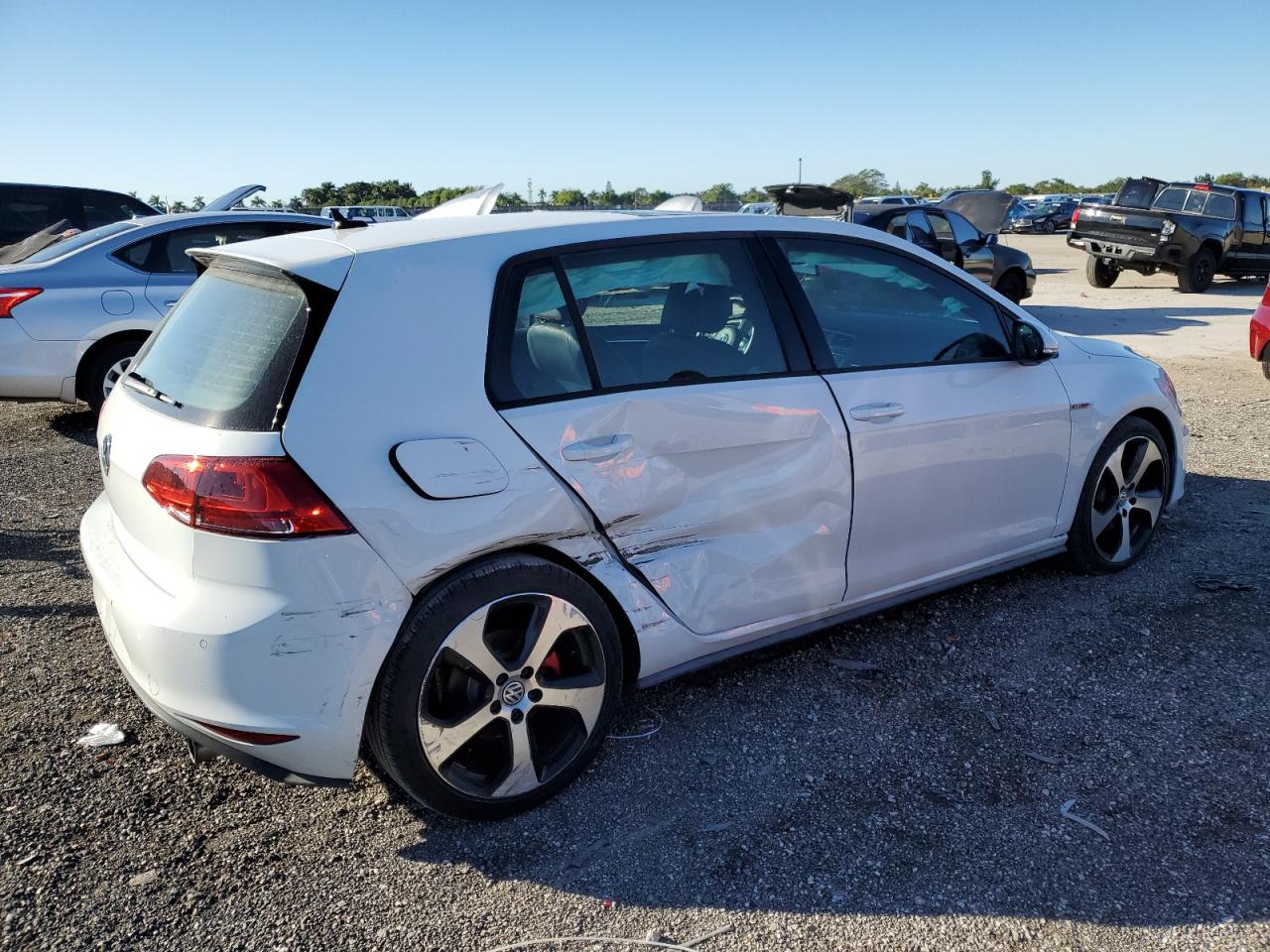 Photo 2 VIN: 3VW4T7AU7FM081309 - VOLKSWAGEN GTI 